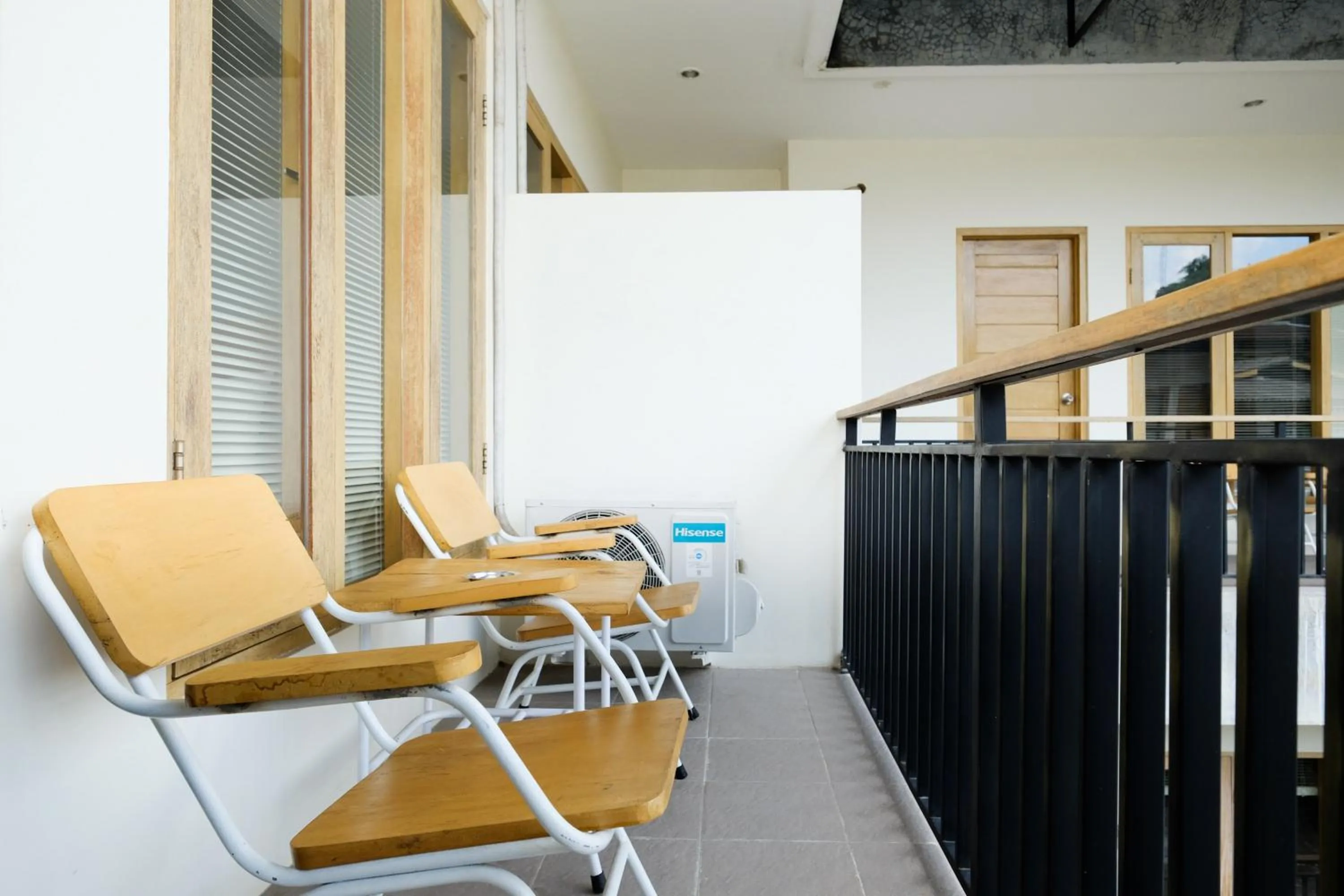 Seating area in Urbanview Code Riverstay Yogyakarta