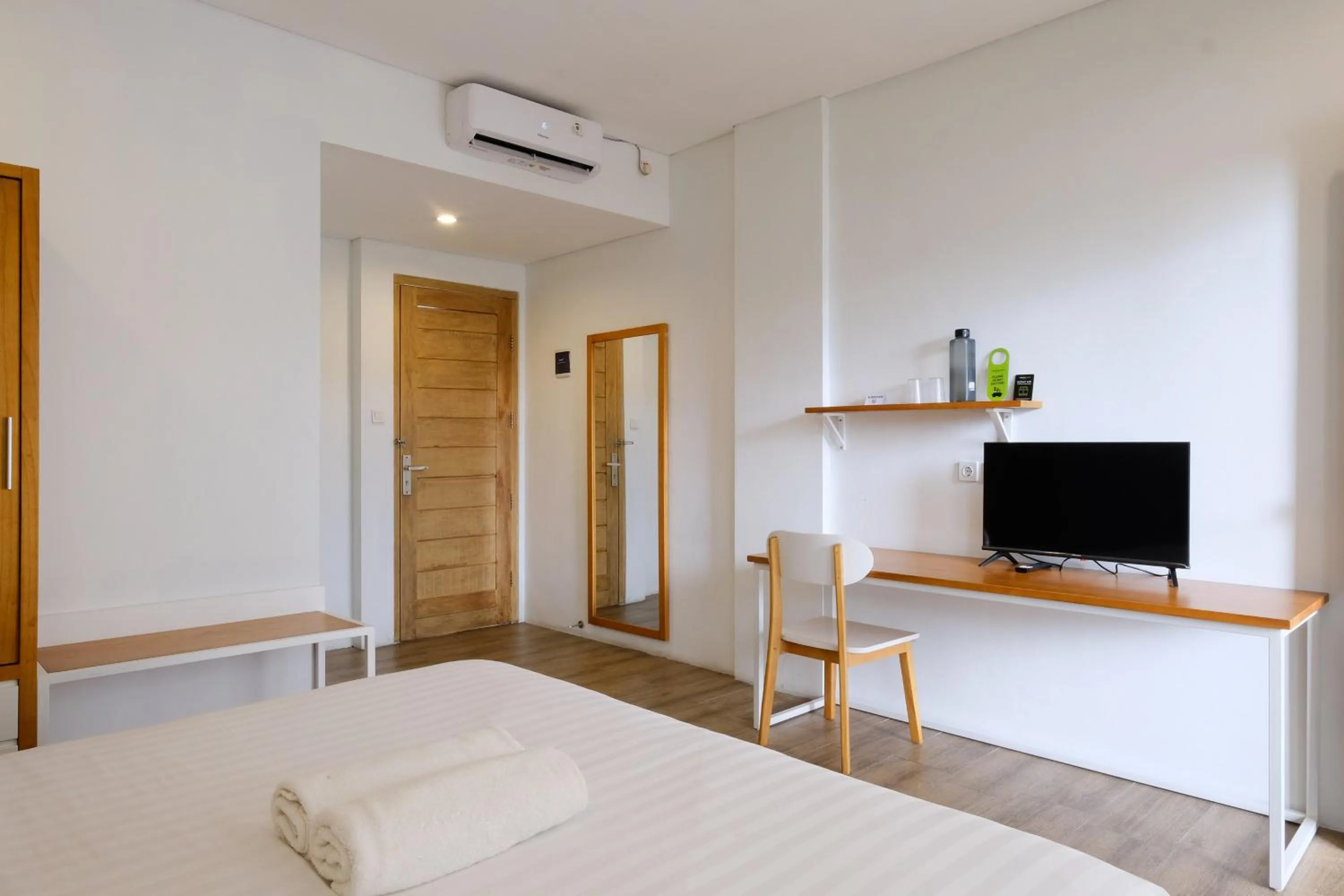 Bedroom, Bed in Urbanview Code Riverstay Yogyakarta