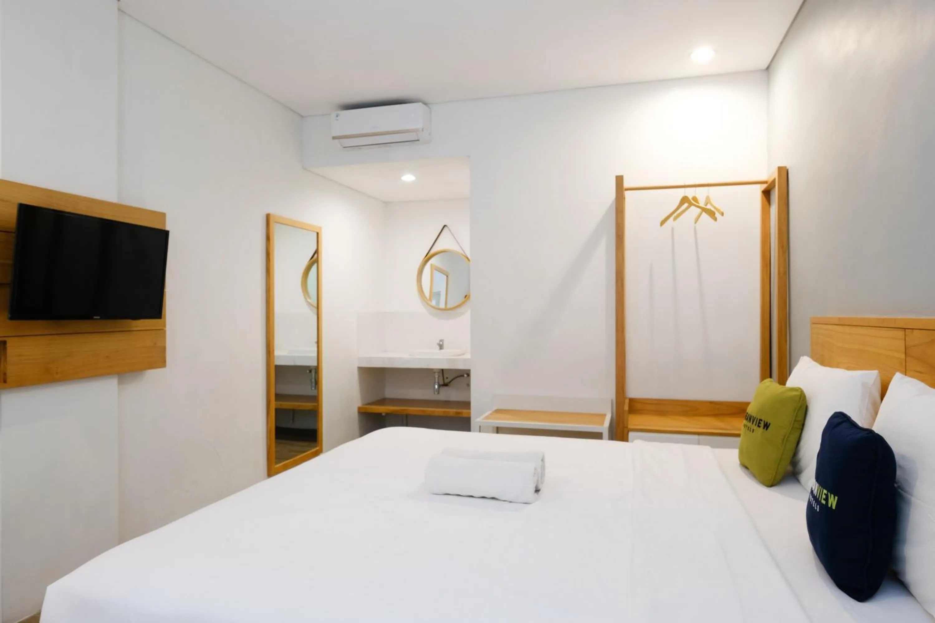 Bedroom, Bed in Urbanview Code Riverstay Yogyakarta