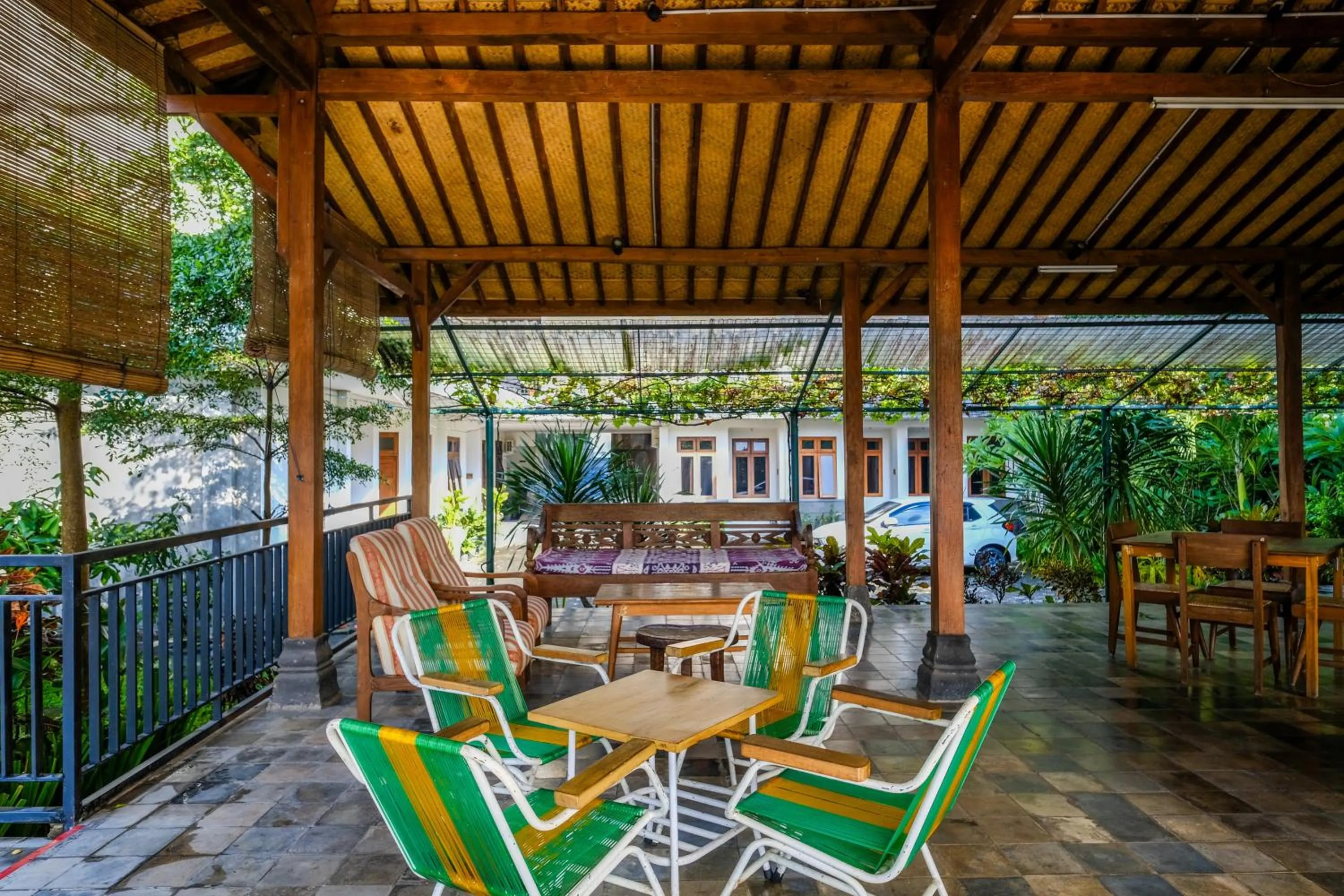 Seating area in Urbanview Code Riverstay Yogyakarta