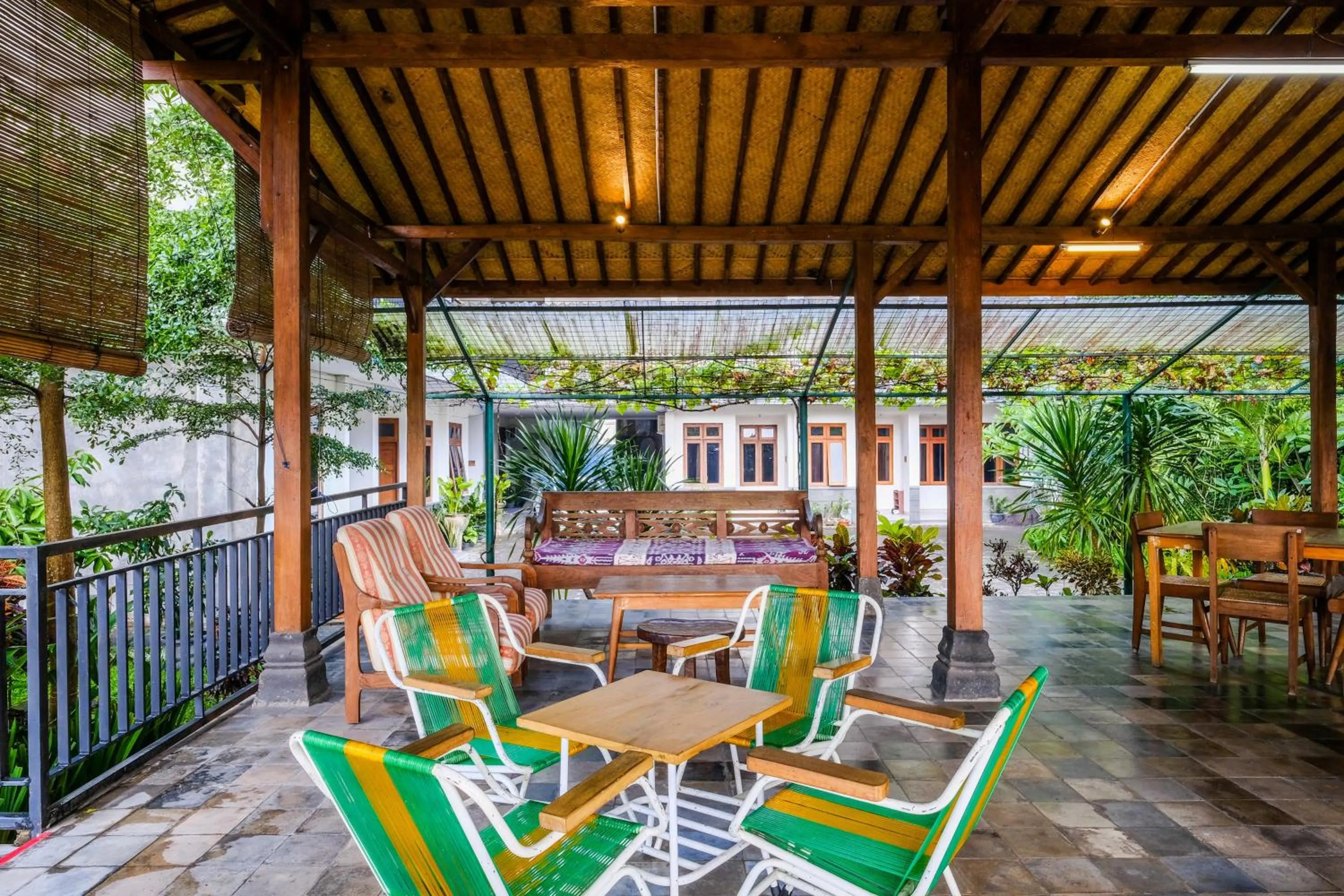 Seating area in Urbanview Code Riverstay Yogyakarta