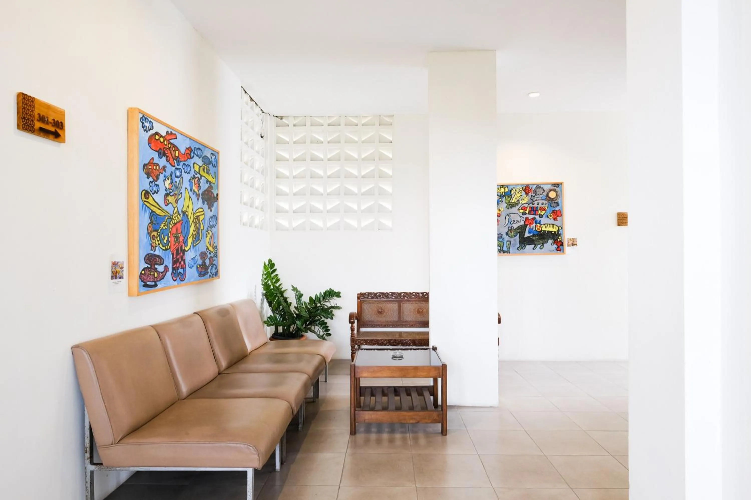 Seating area in Urbanview Code Riverstay Yogyakarta