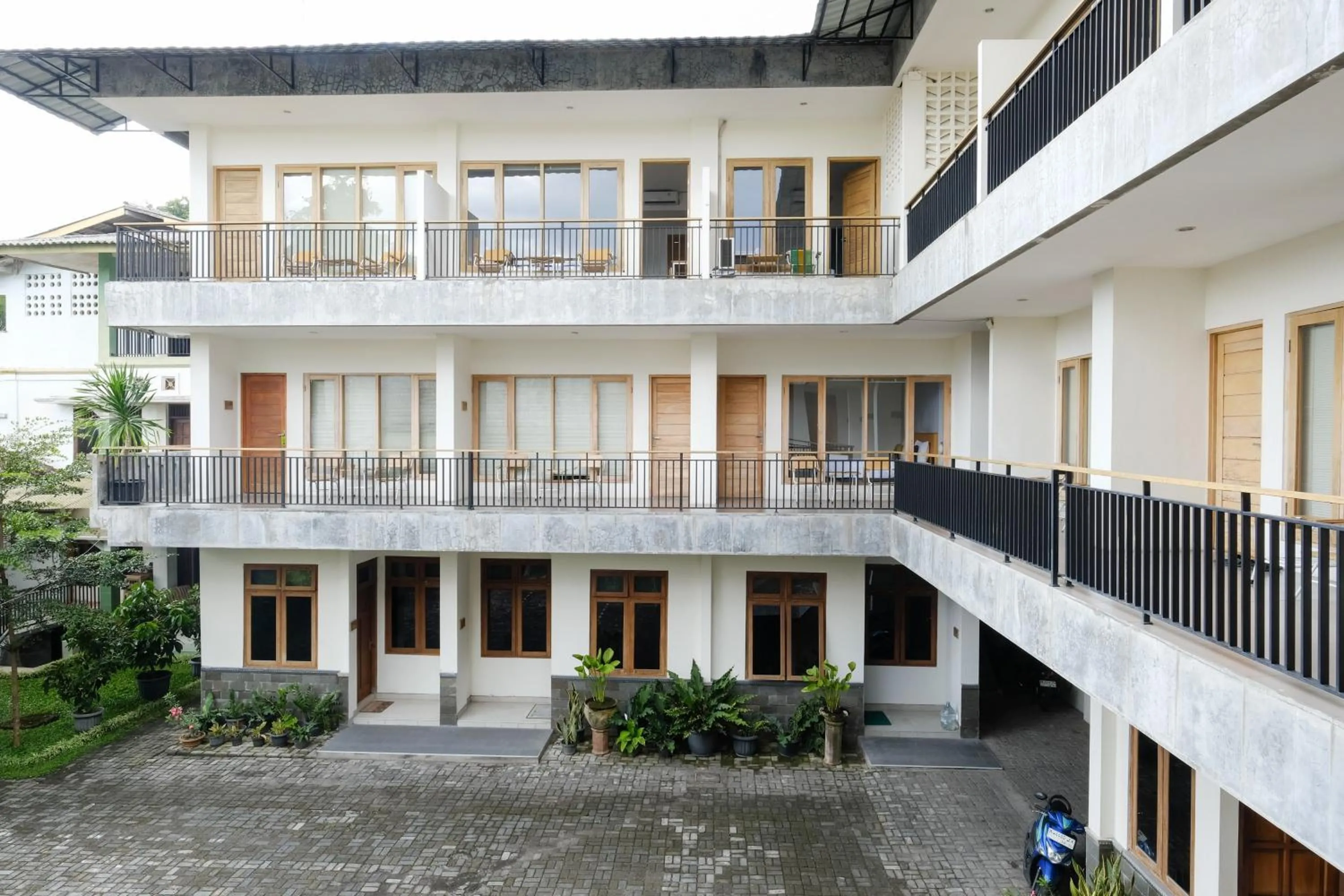 Facade/entrance in Urbanview Code Riverstay Yogyakarta