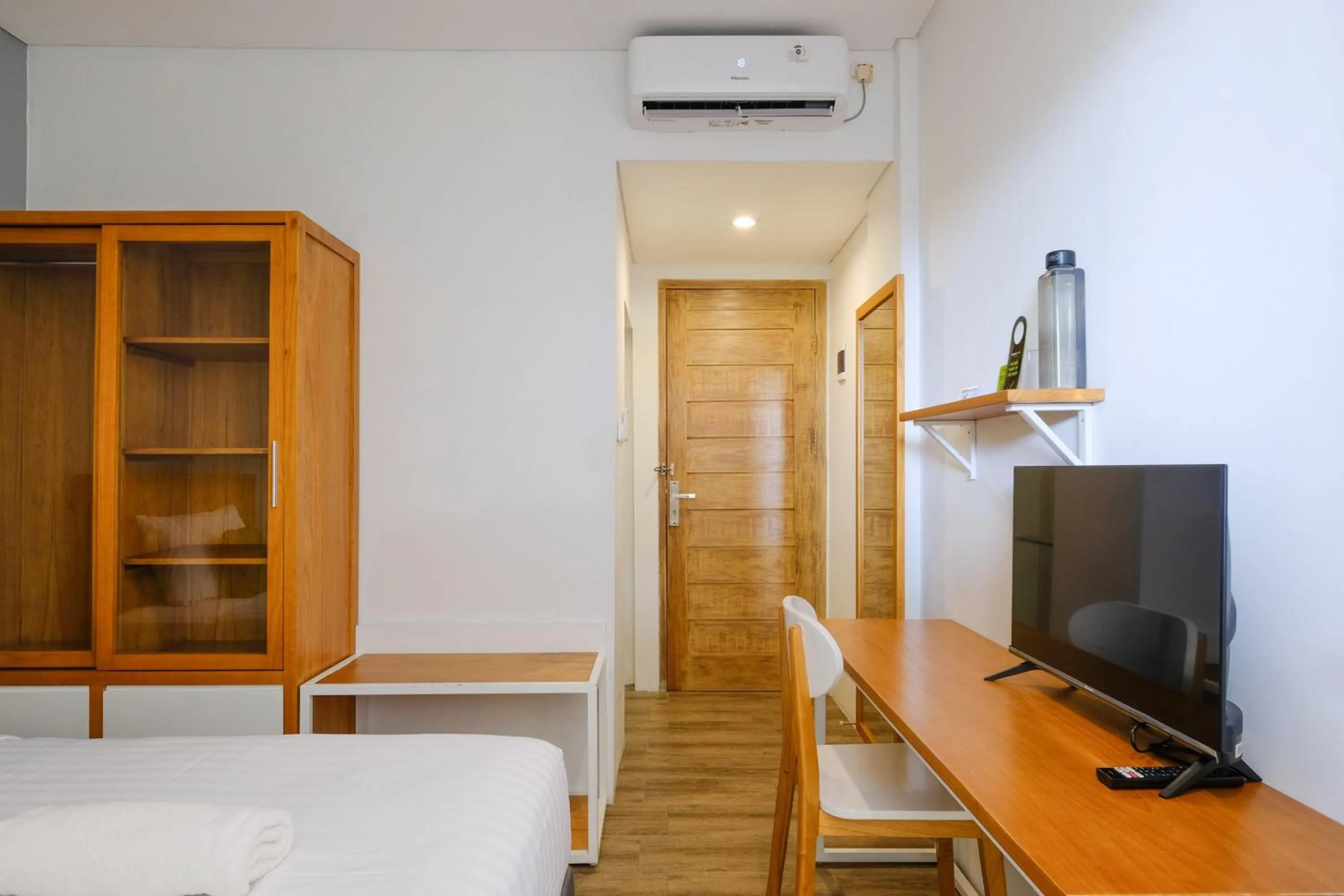 Bedroom, Bed in Urbanview Code Riverstay Yogyakarta