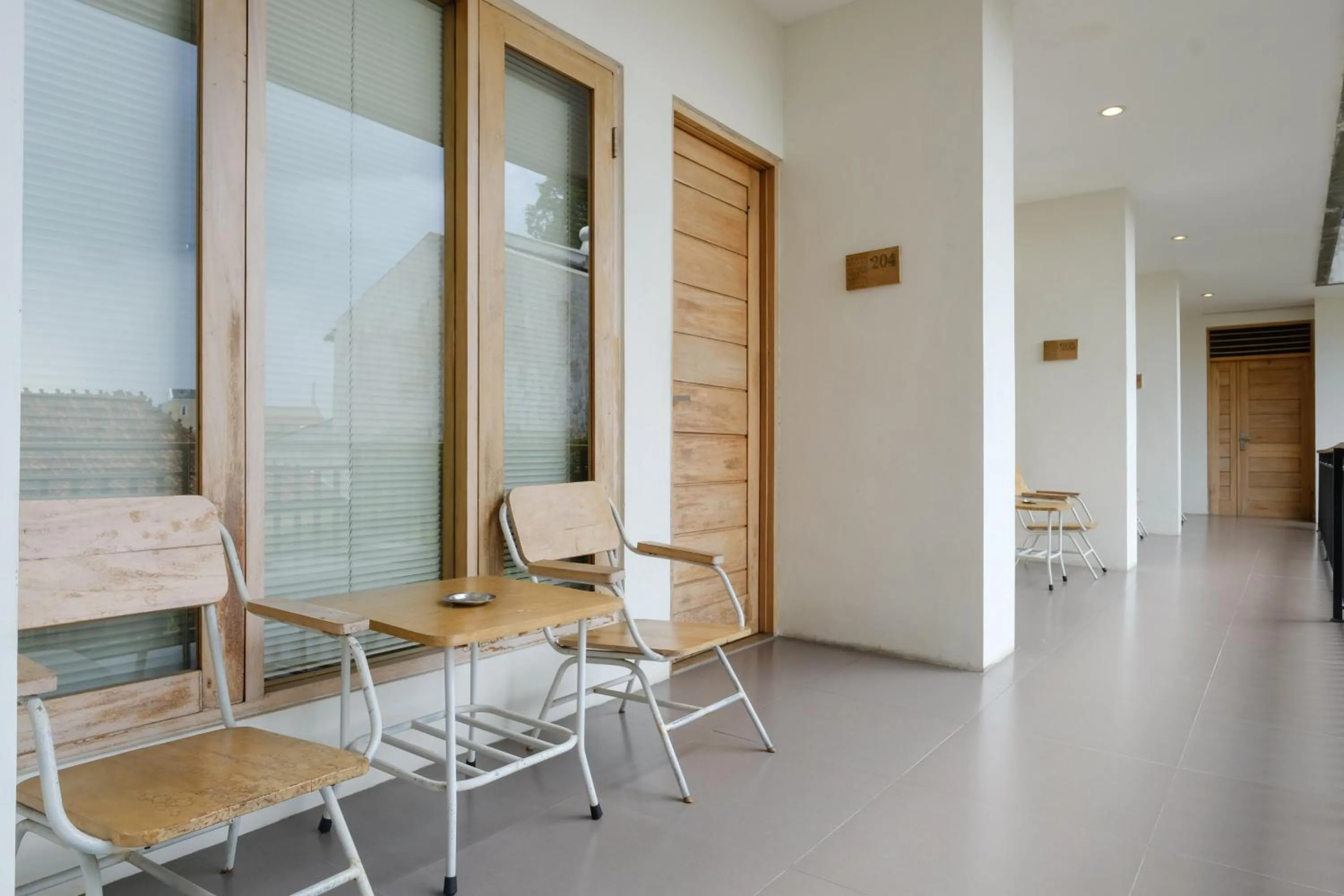 Seating area in Urbanview Code Riverstay Yogyakarta