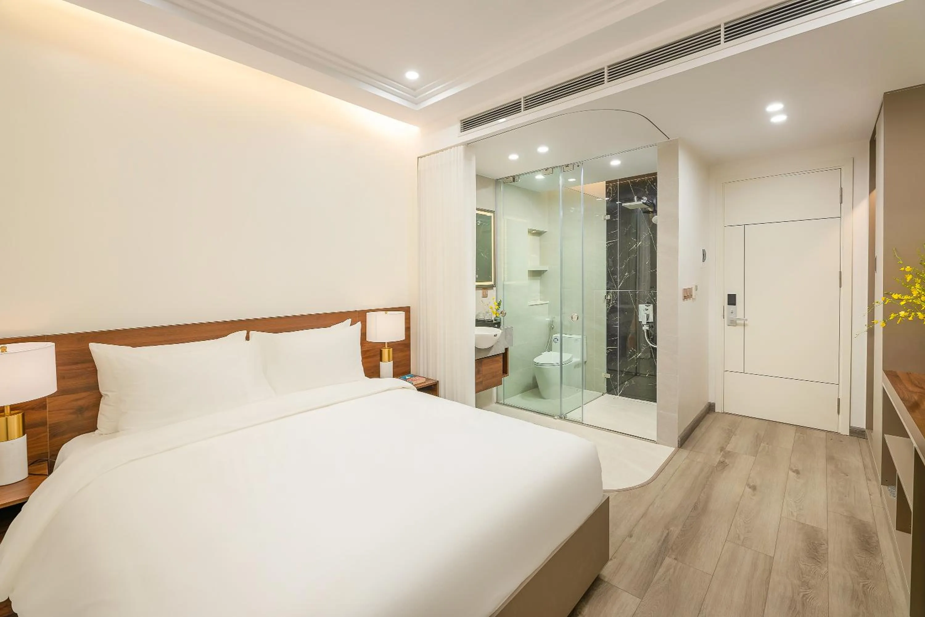 Shower, Bed in Gilson Hanoi Hotel