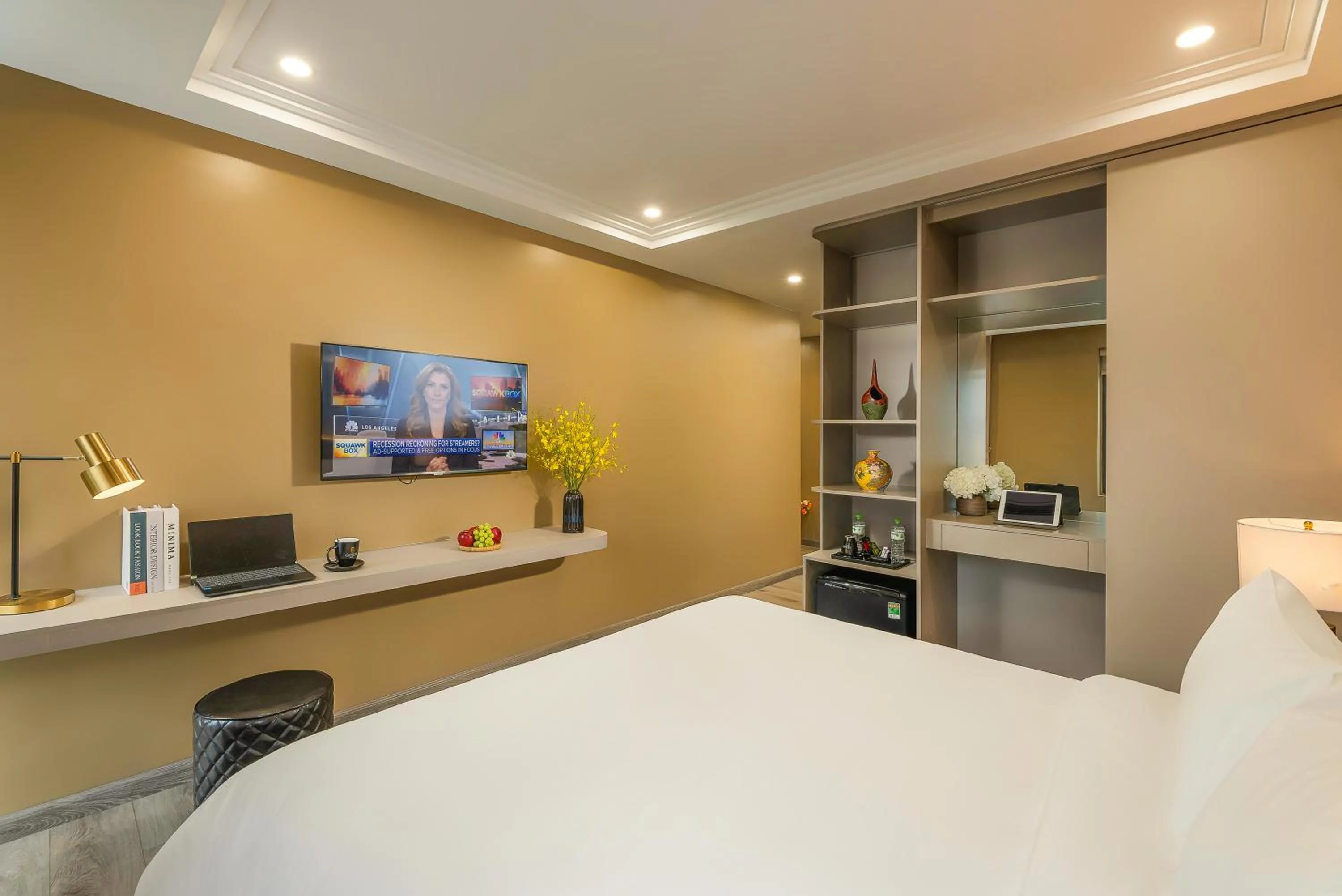 TV and multimedia, Bed in Gilson Hanoi Hotel