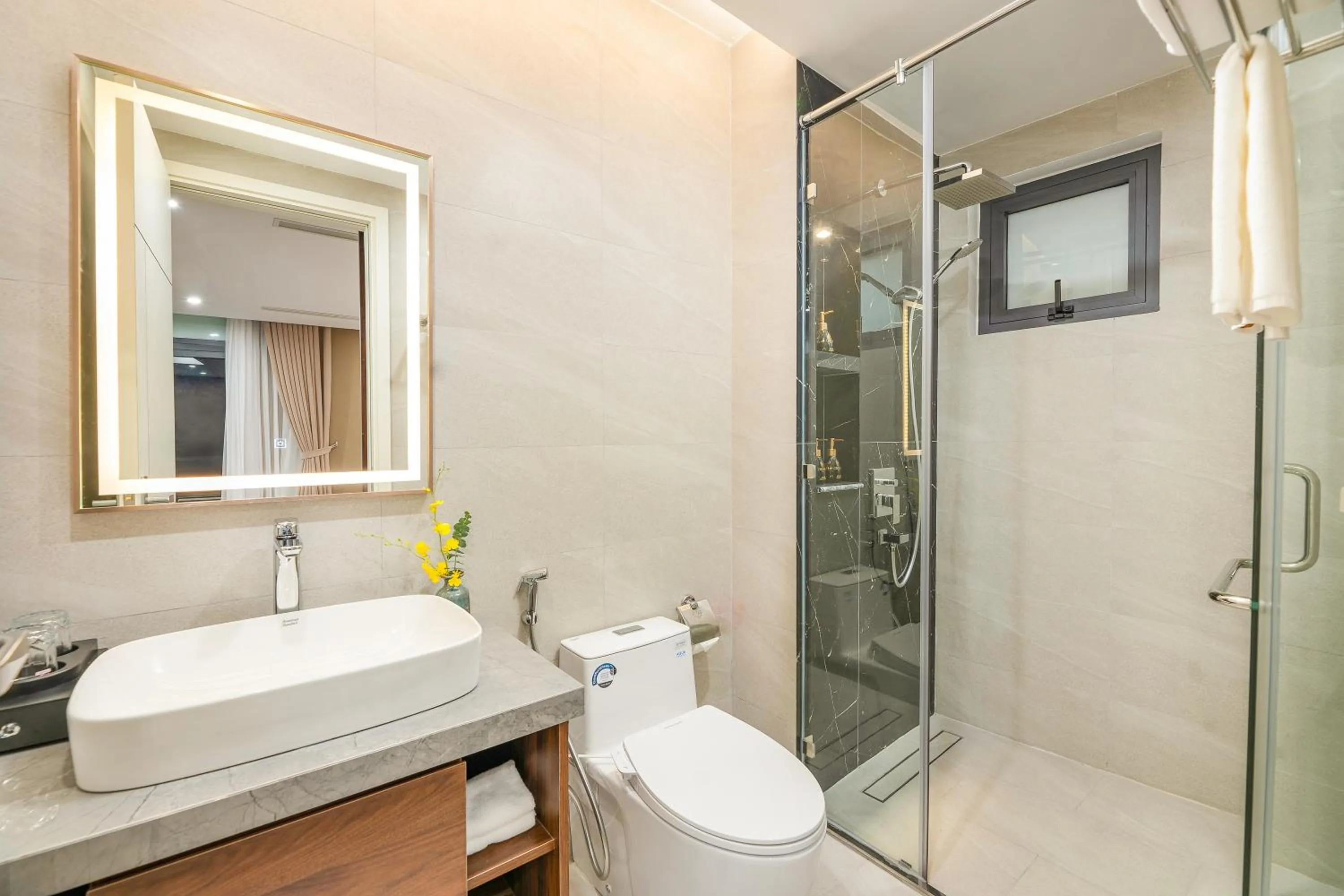 Toilet in Gilson Hanoi Hotel