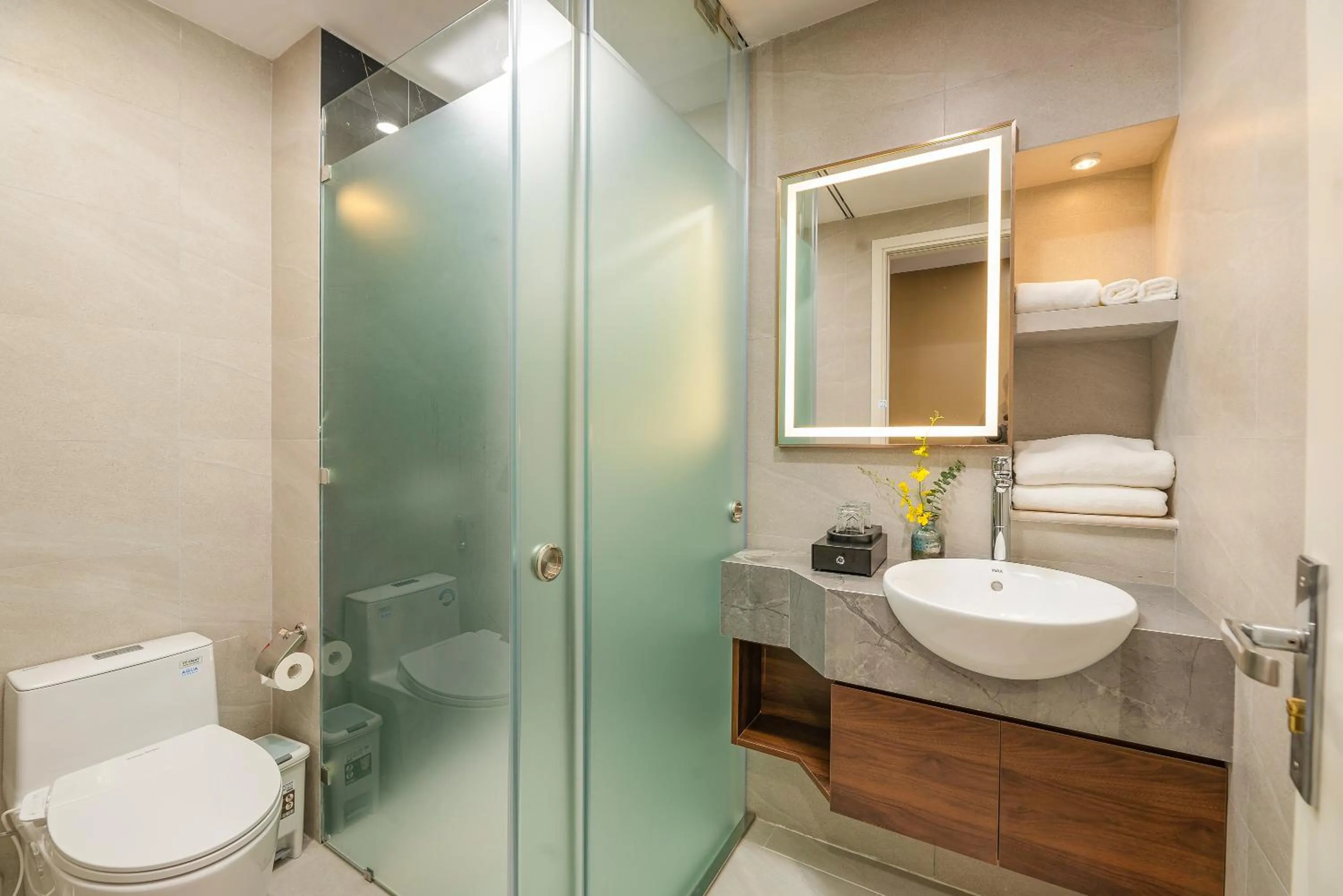 Shower in Gilson Hanoi Hotel