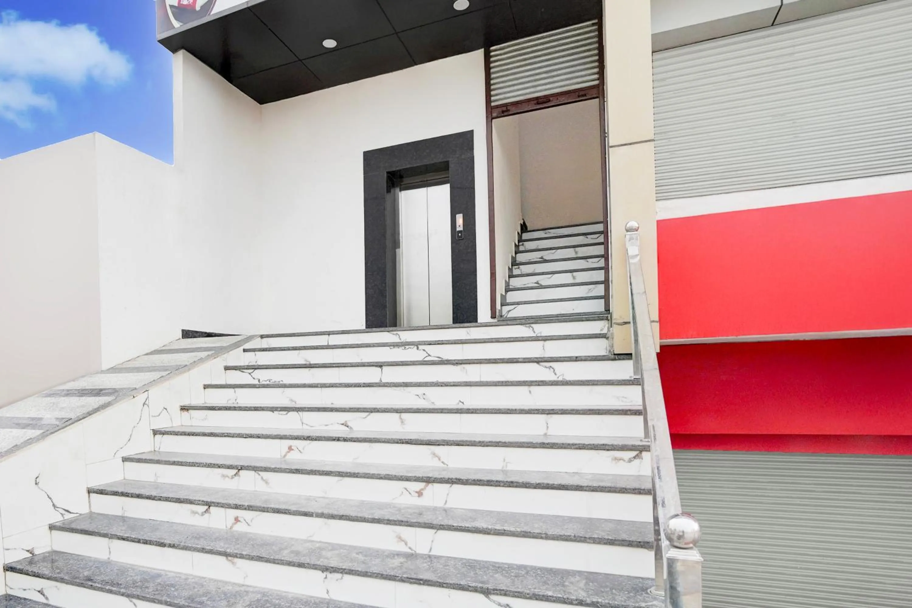 Facade/entrance in Super Townhouse Narholi Bridge Mathura