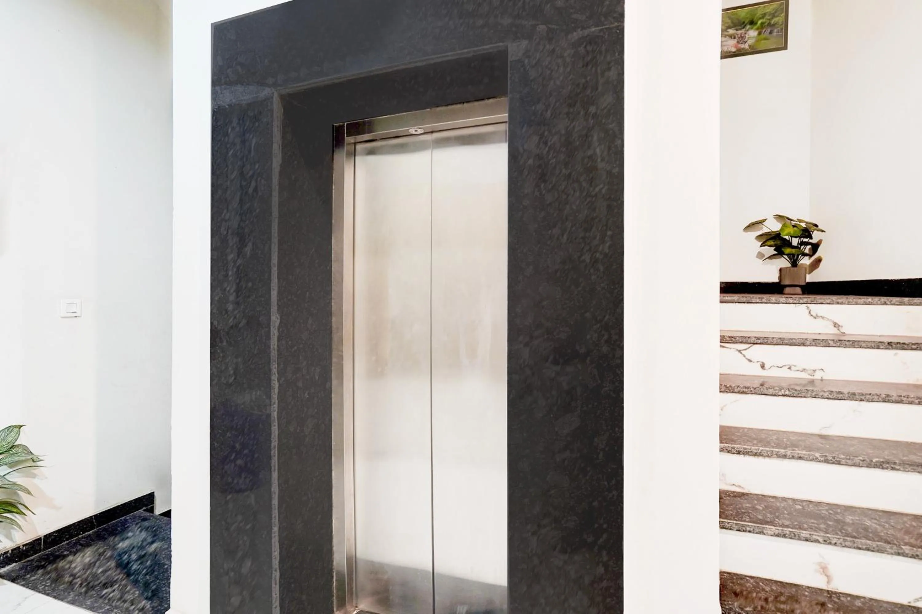 Lobby or reception in Super Townhouse Narholi Bridge Mathura