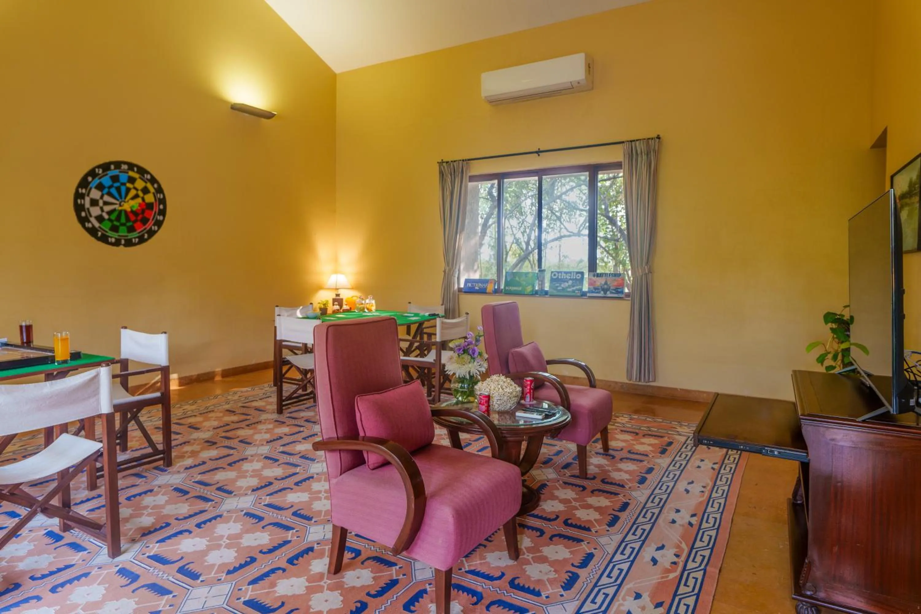 Communal lounge/ TV room in amã Stays & Trails Kihim Courtyard, Alibag