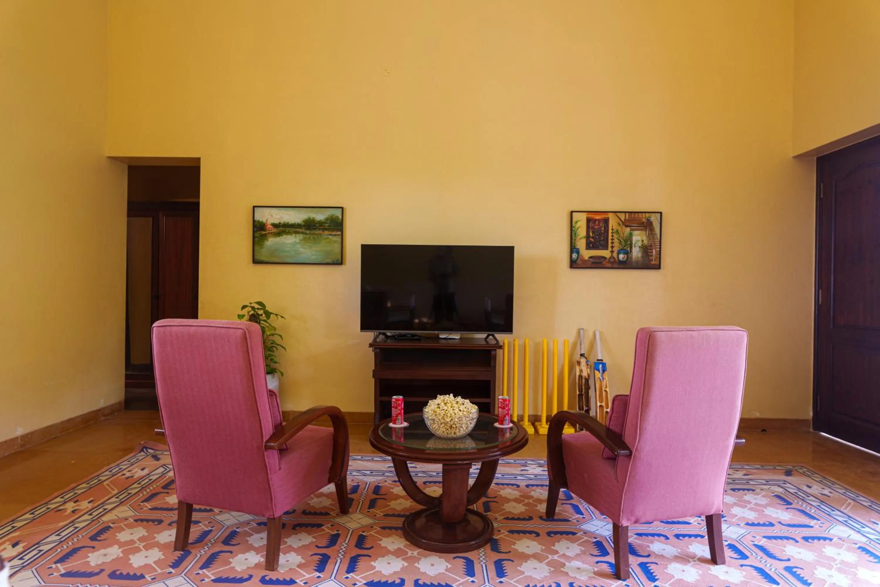 Communal lounge/ TV room in amã Stays & Trails Kihim Courtyard, Alibag