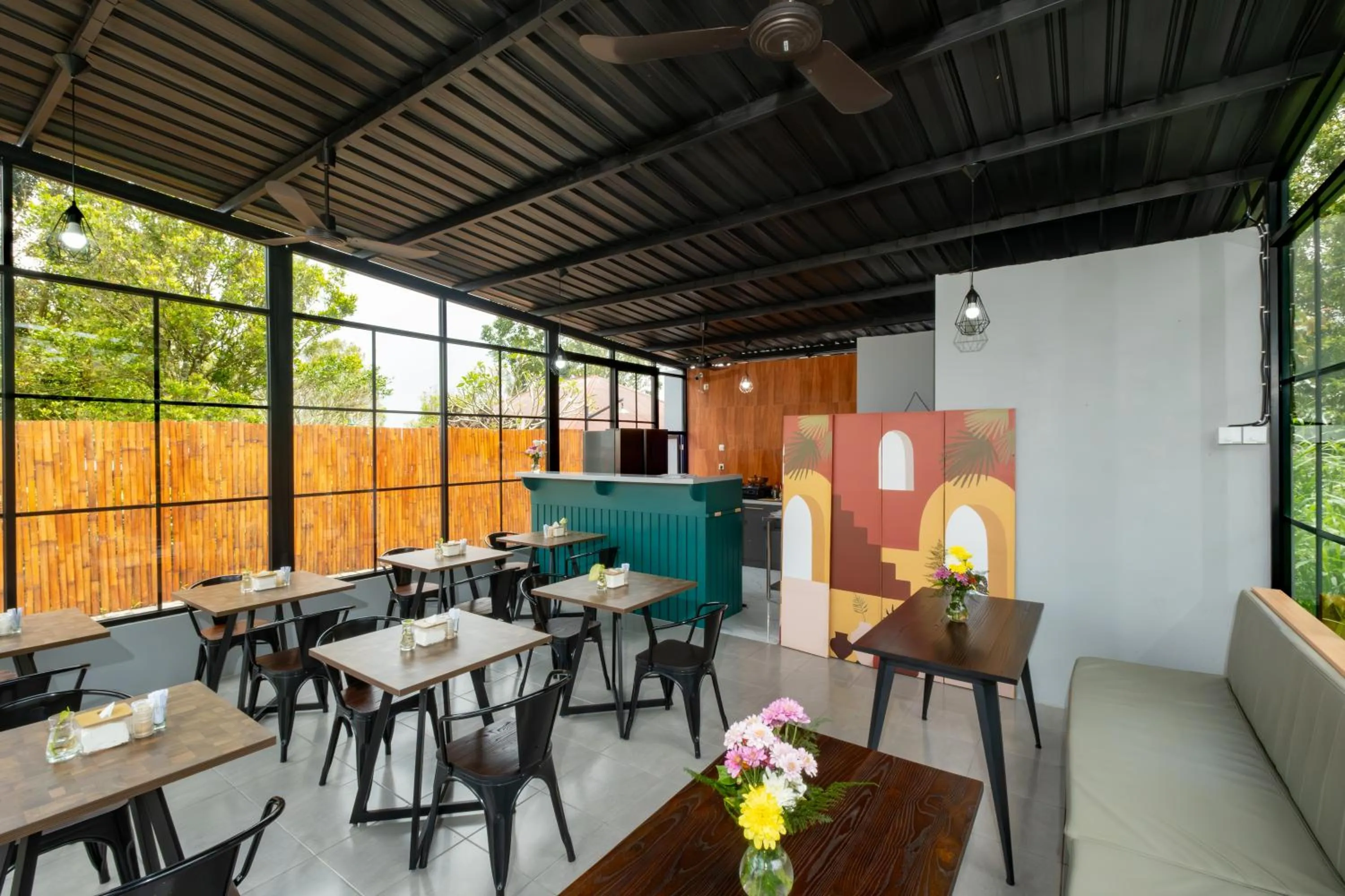 Restaurant/places to eat in Villa Kayu Amertha