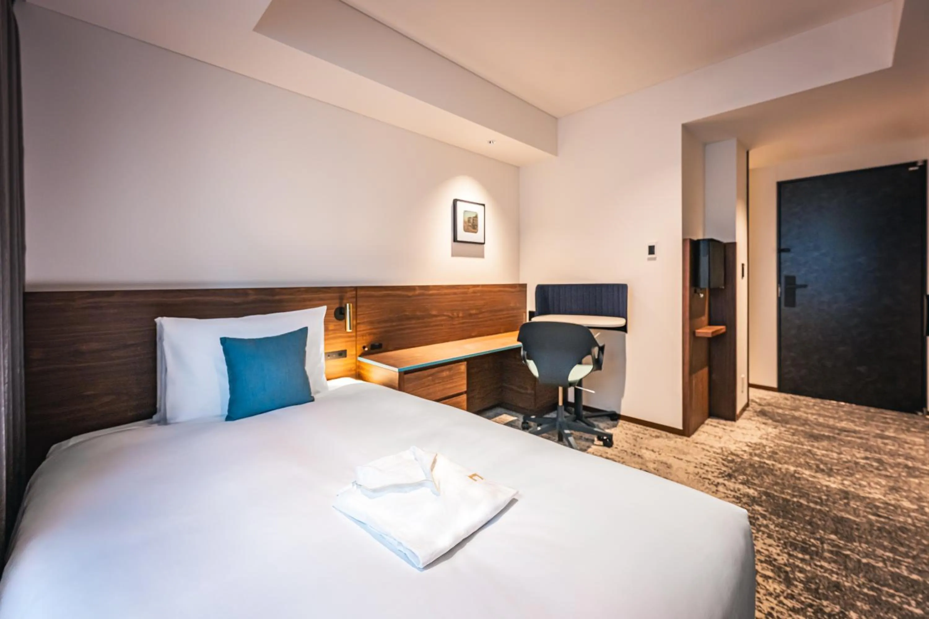 Photo of the whole room, Bed in The Gate Hotel Yokohama by Hulic