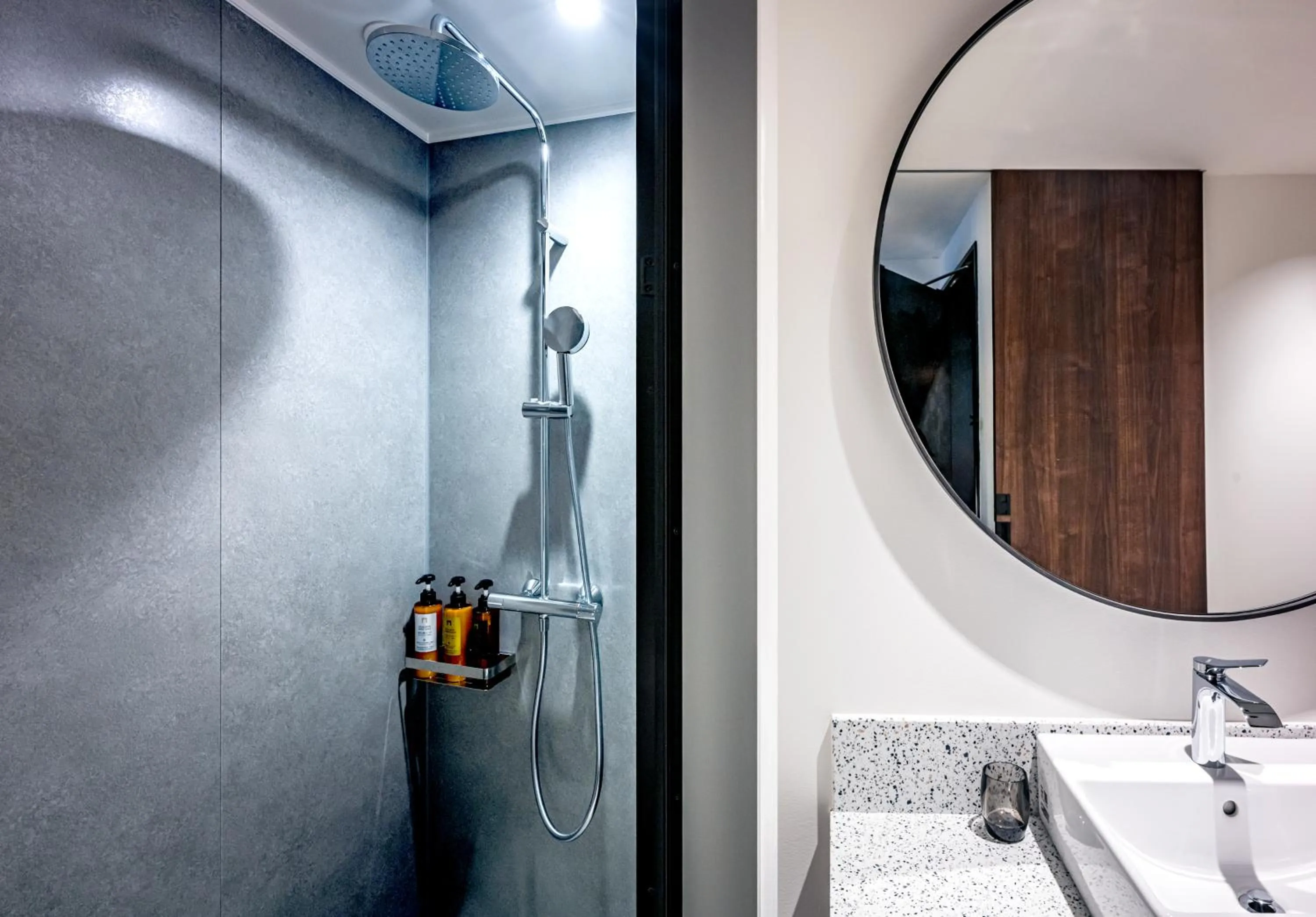 Shower in The Gate Hotel Yokohama by Hulic