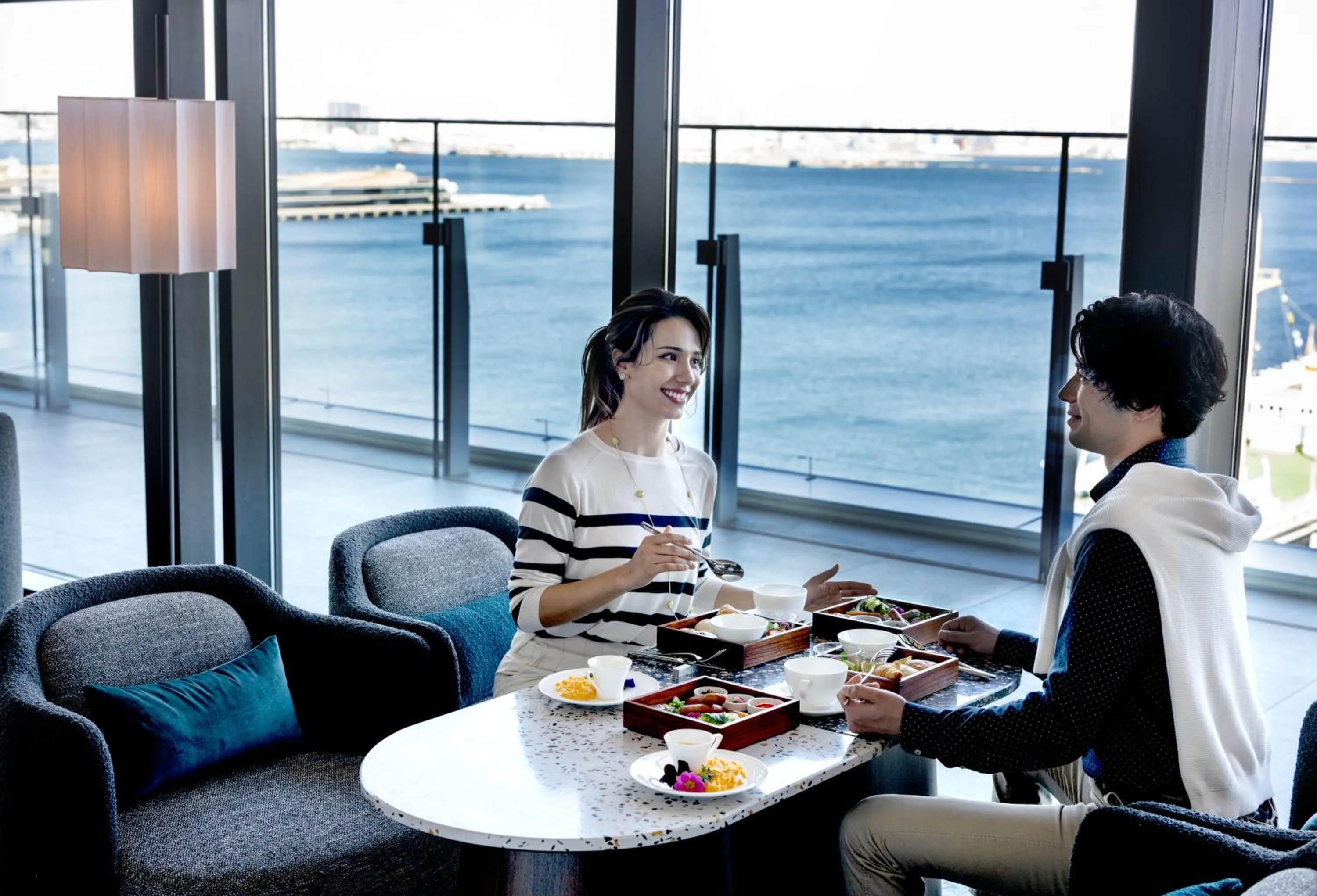 Lounge or bar in The Gate Hotel Yokohama by Hulic