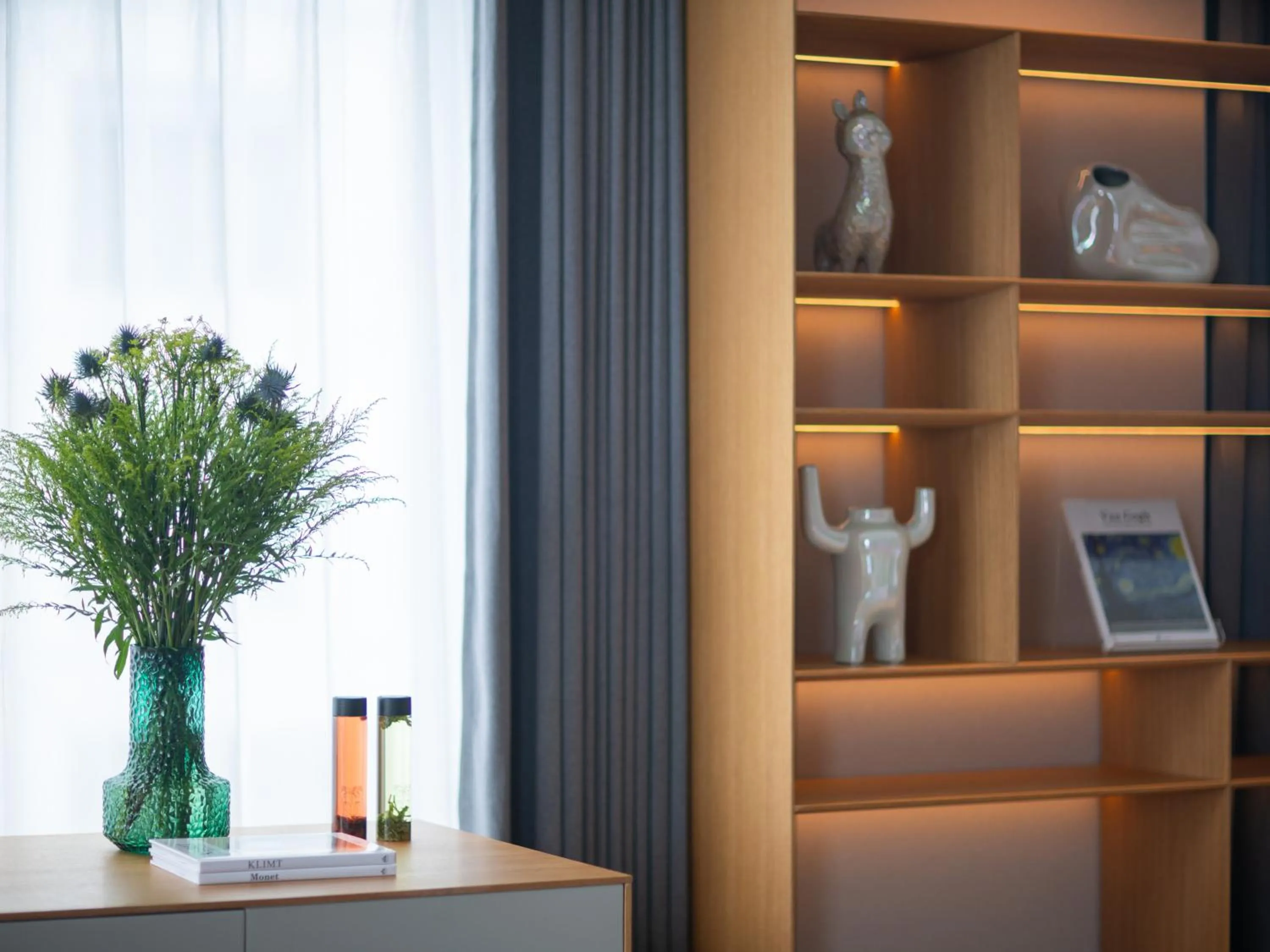 Library in Pagoda Hotel Hangzhou Zijingang