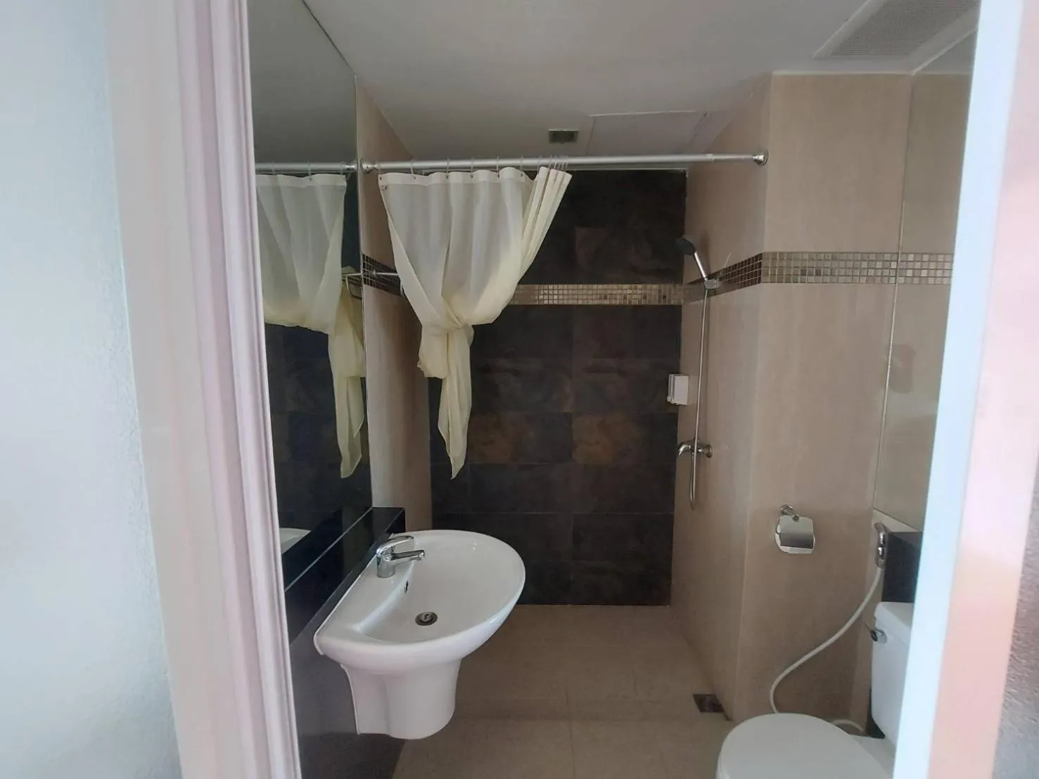 Shower in Grandsmile Wellness Resort