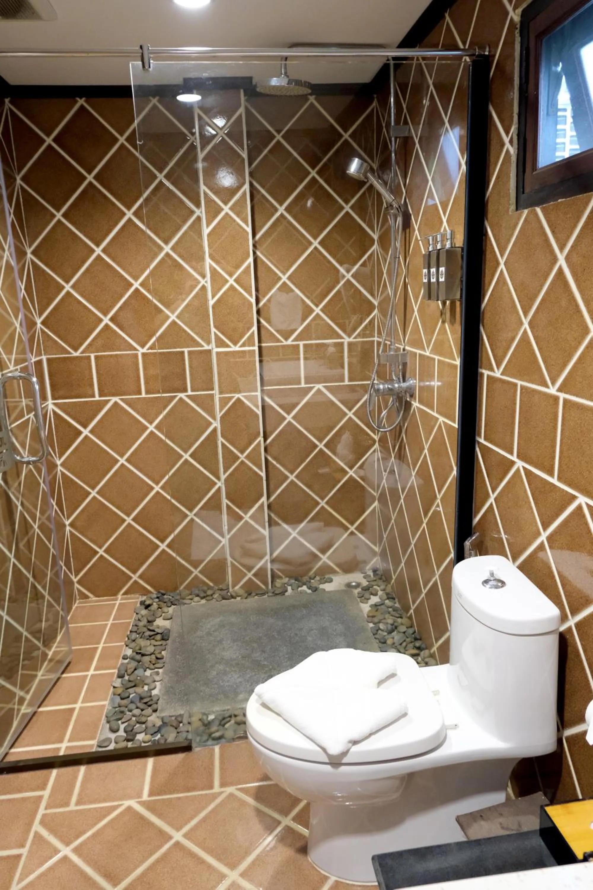 Bathroom in Vimarn Kaew Village and Resort