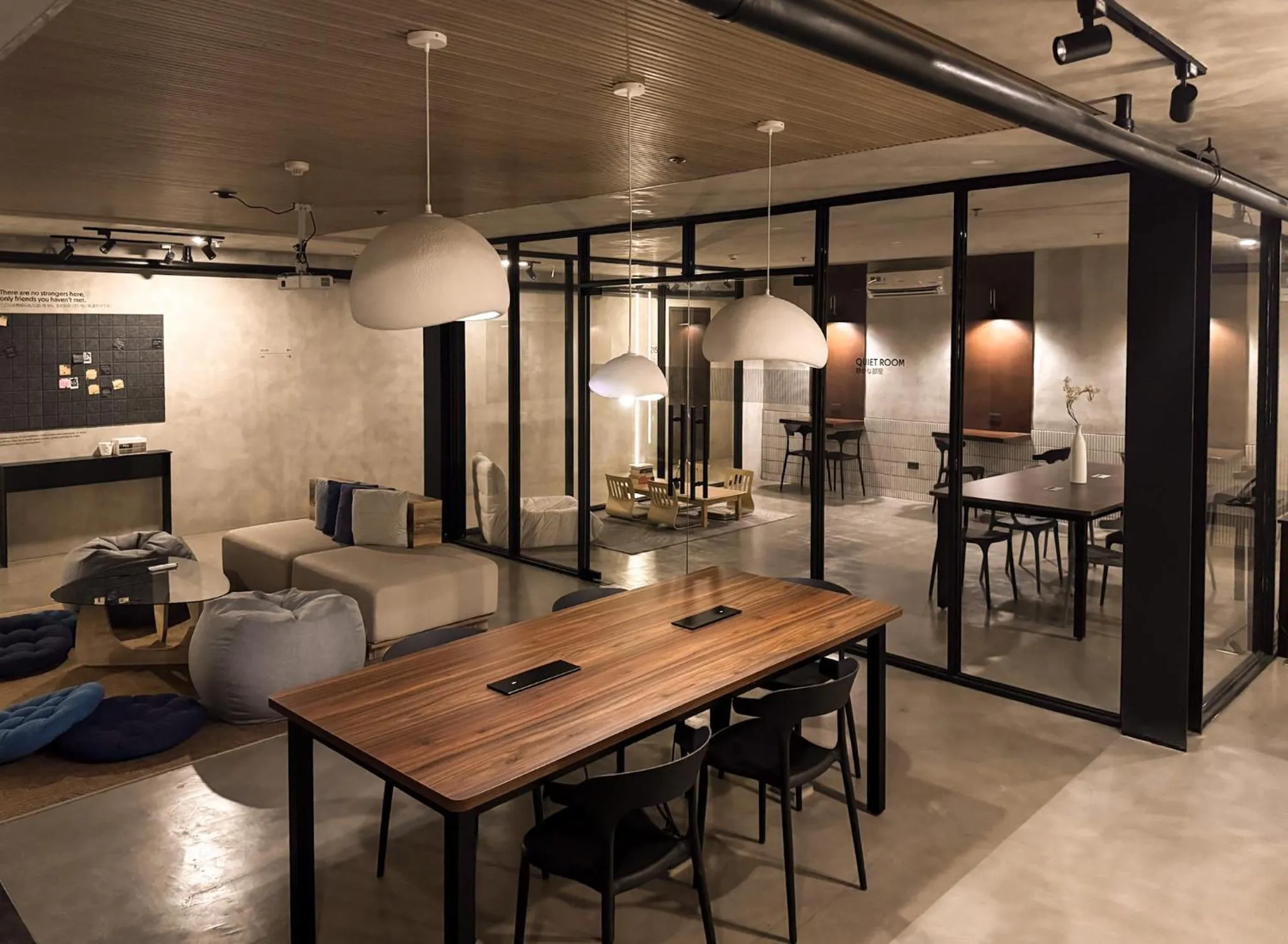 Communal lounge/ TV room in Yamato Hostel