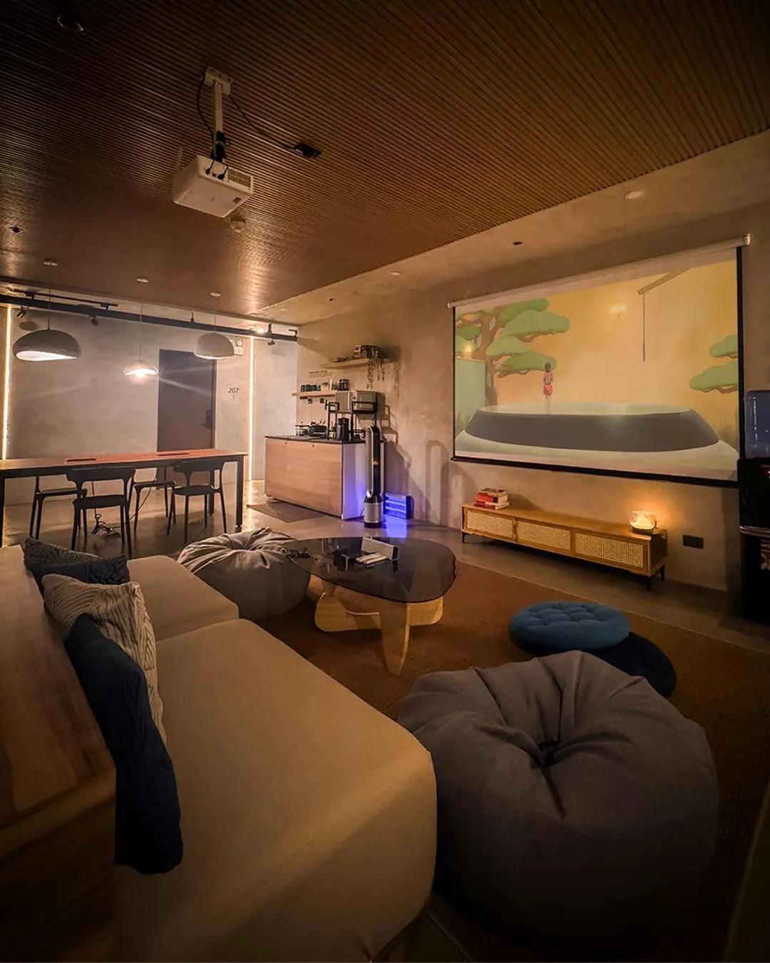 Communal lounge/ TV room in Yamato Hostel