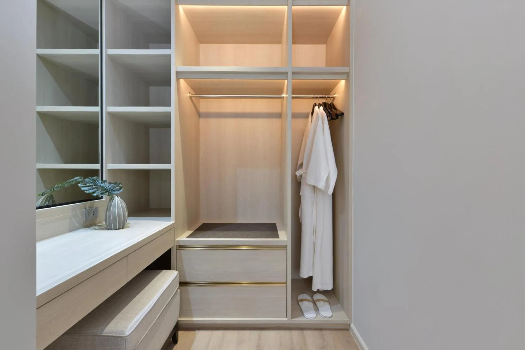 wardrobe in GM Estate Hotel and Executive Apartments, Bangkok Sukhumvit 20