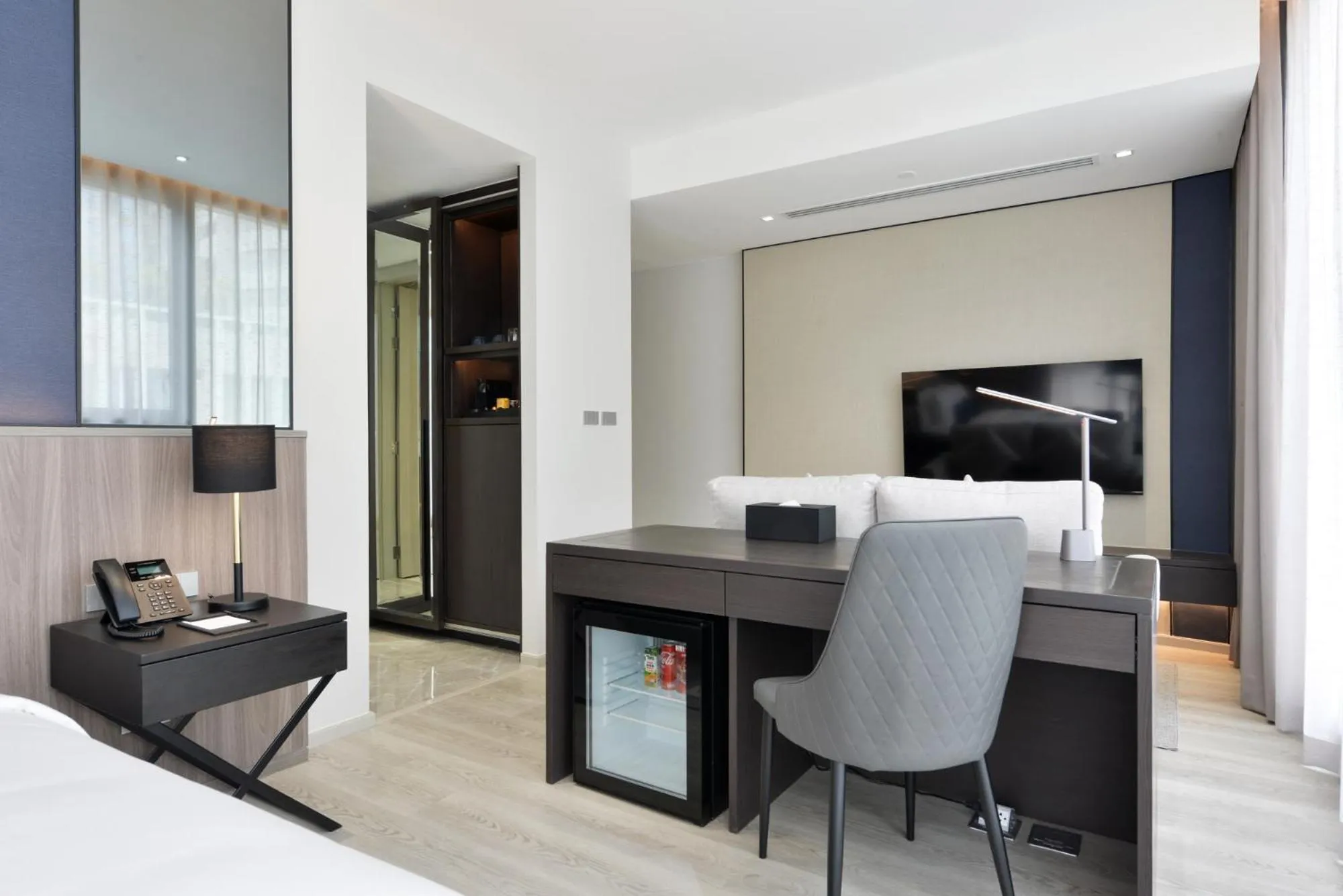 Guests, Bed in GM Estate Hotel and Executive Apartments, Bangkok Sukhumvit 20