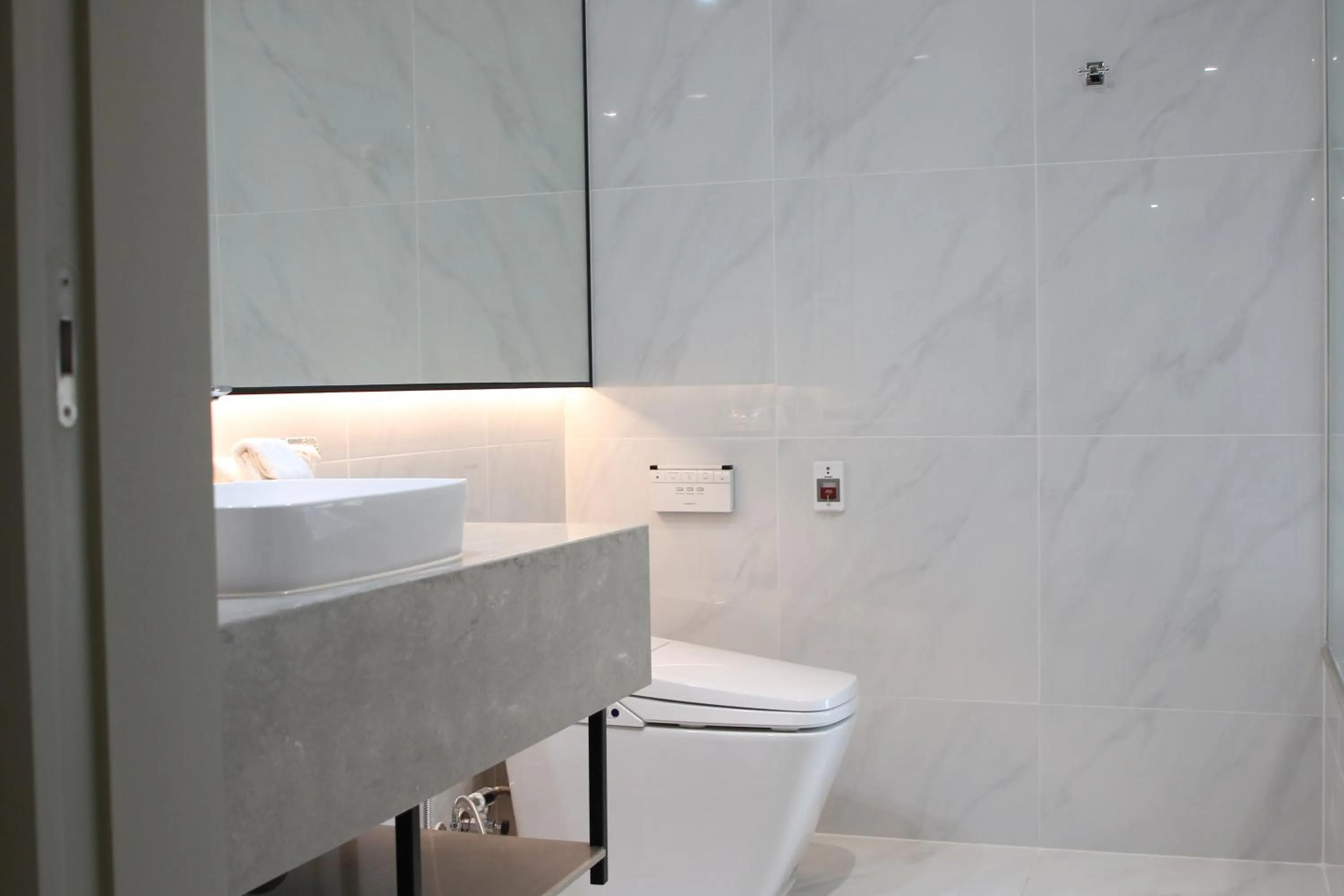 Toilet in GM Estate Hotel and Executive Apartments, Bangkok Sukhumvit 20