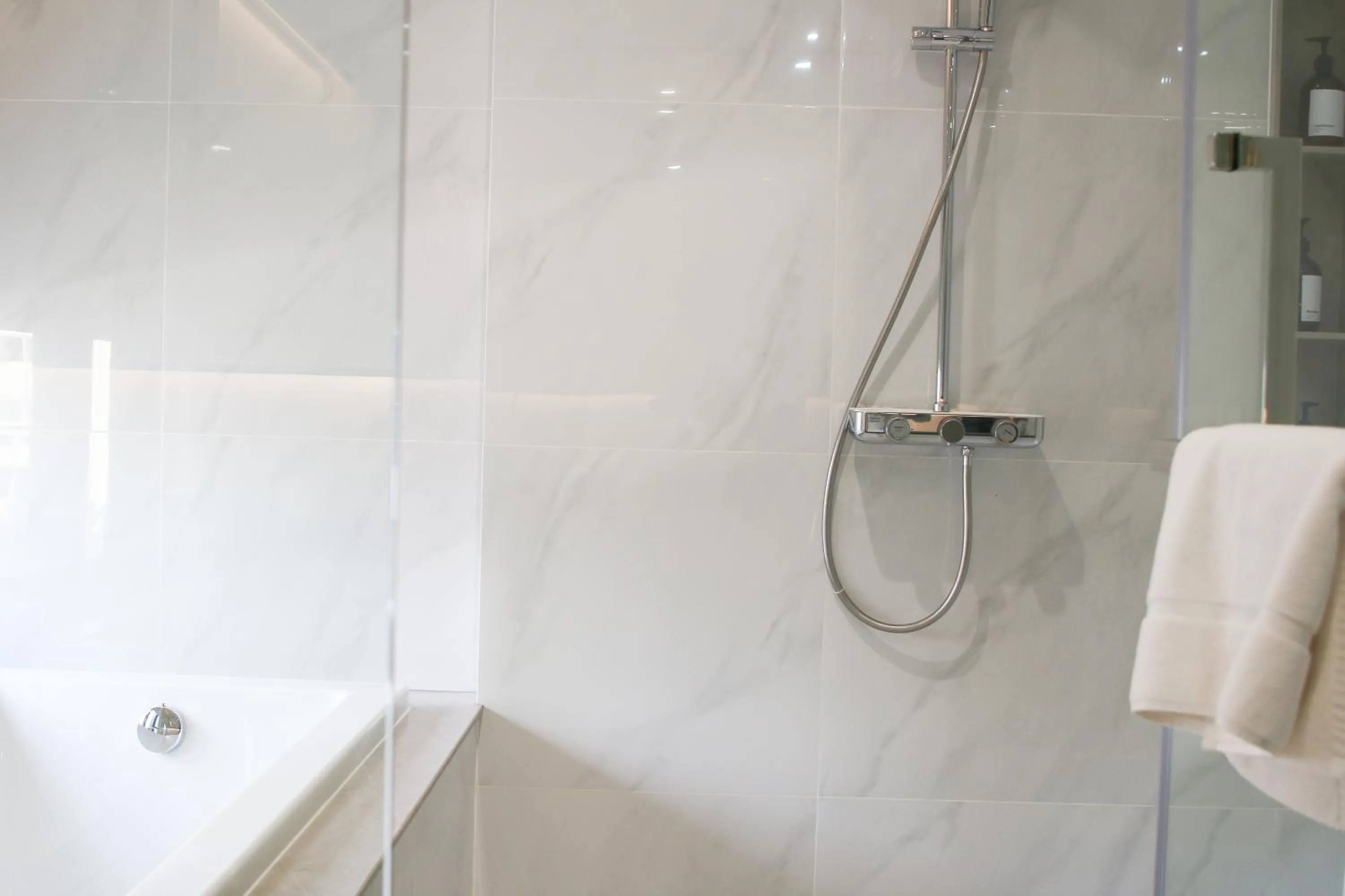 Shower in GM Estate Hotel and Executive Apartments, Bangkok Sukhumvit 20