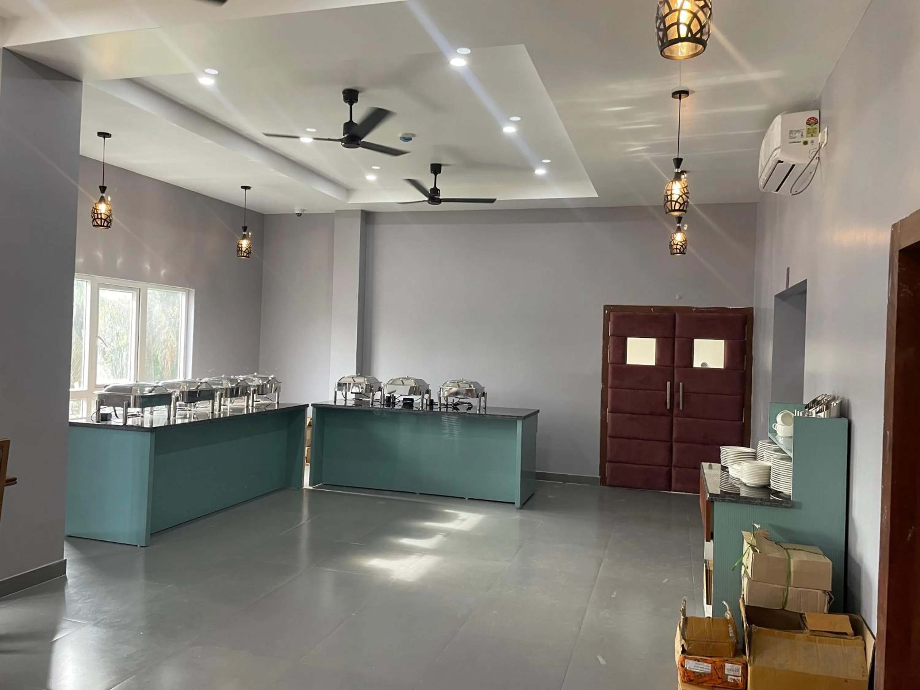 Restaurant/places to eat in Hotel RKD Inn