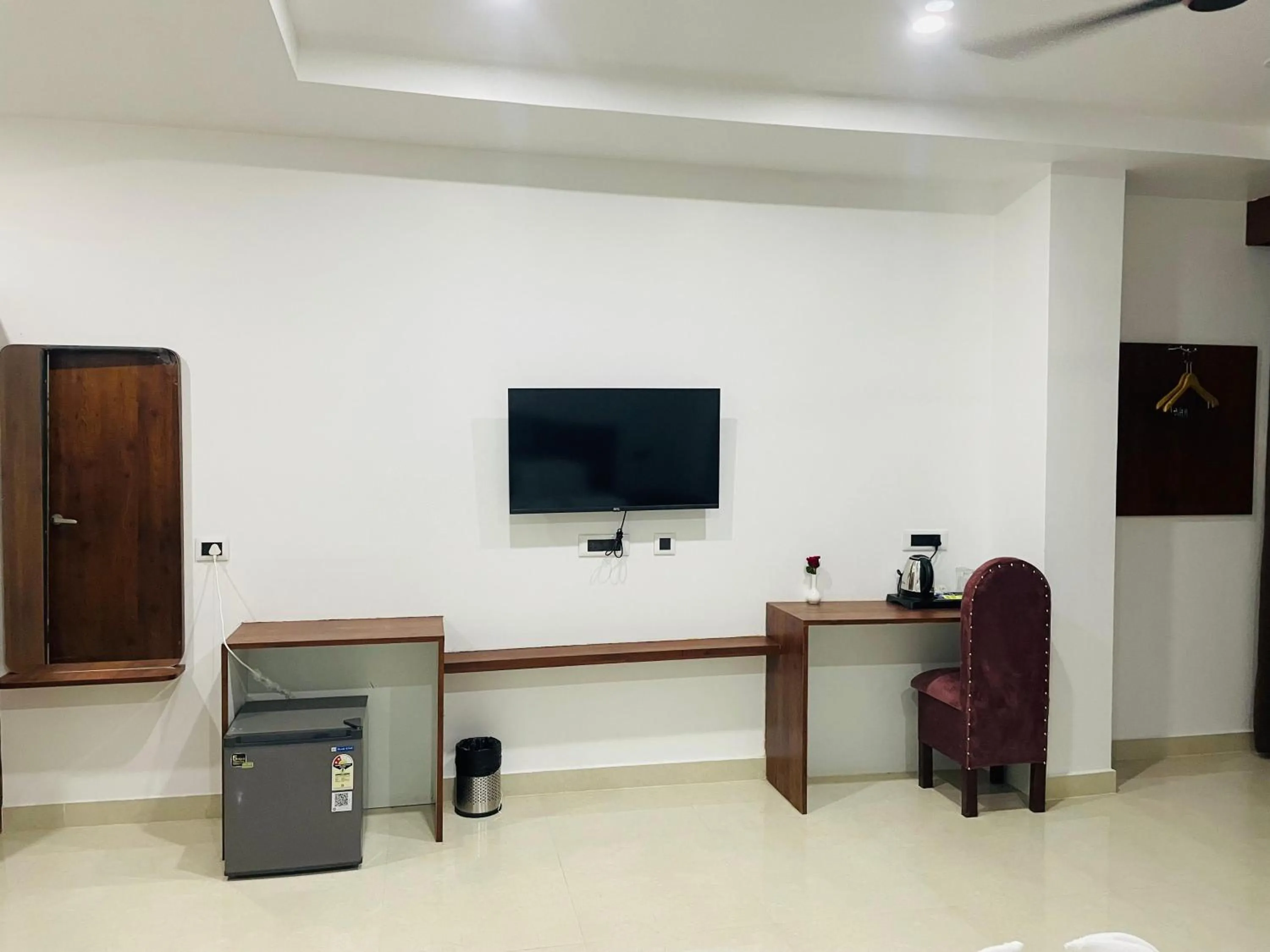 TV and multimedia in Hotel RKD Inn