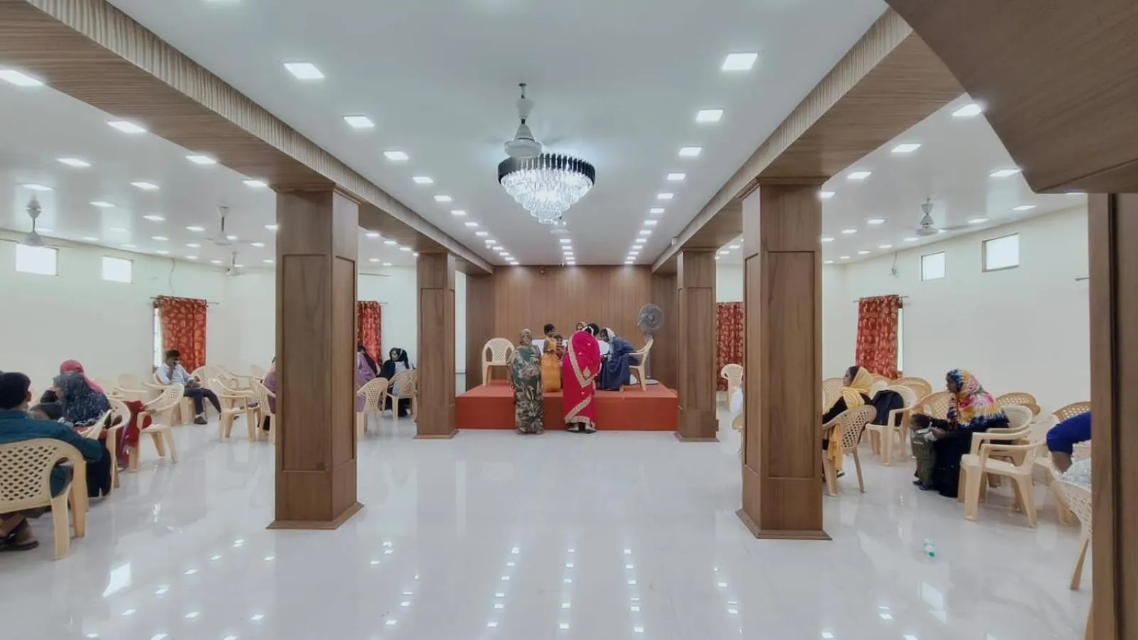 People in Hotel Safra