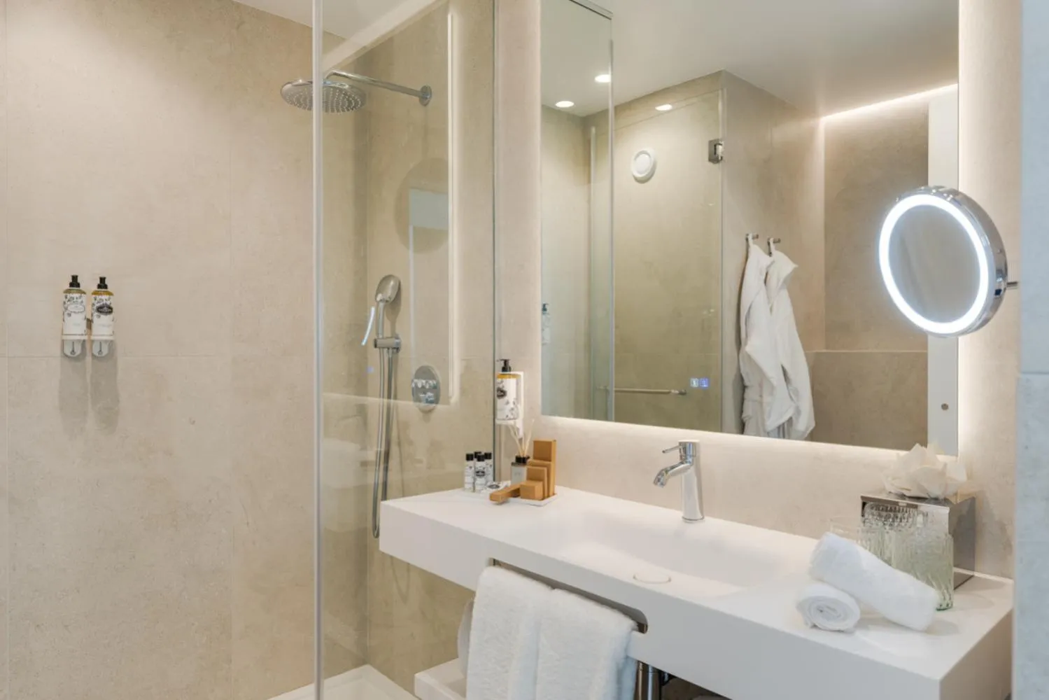 Toilet in The Editory Ocean Way Funchal