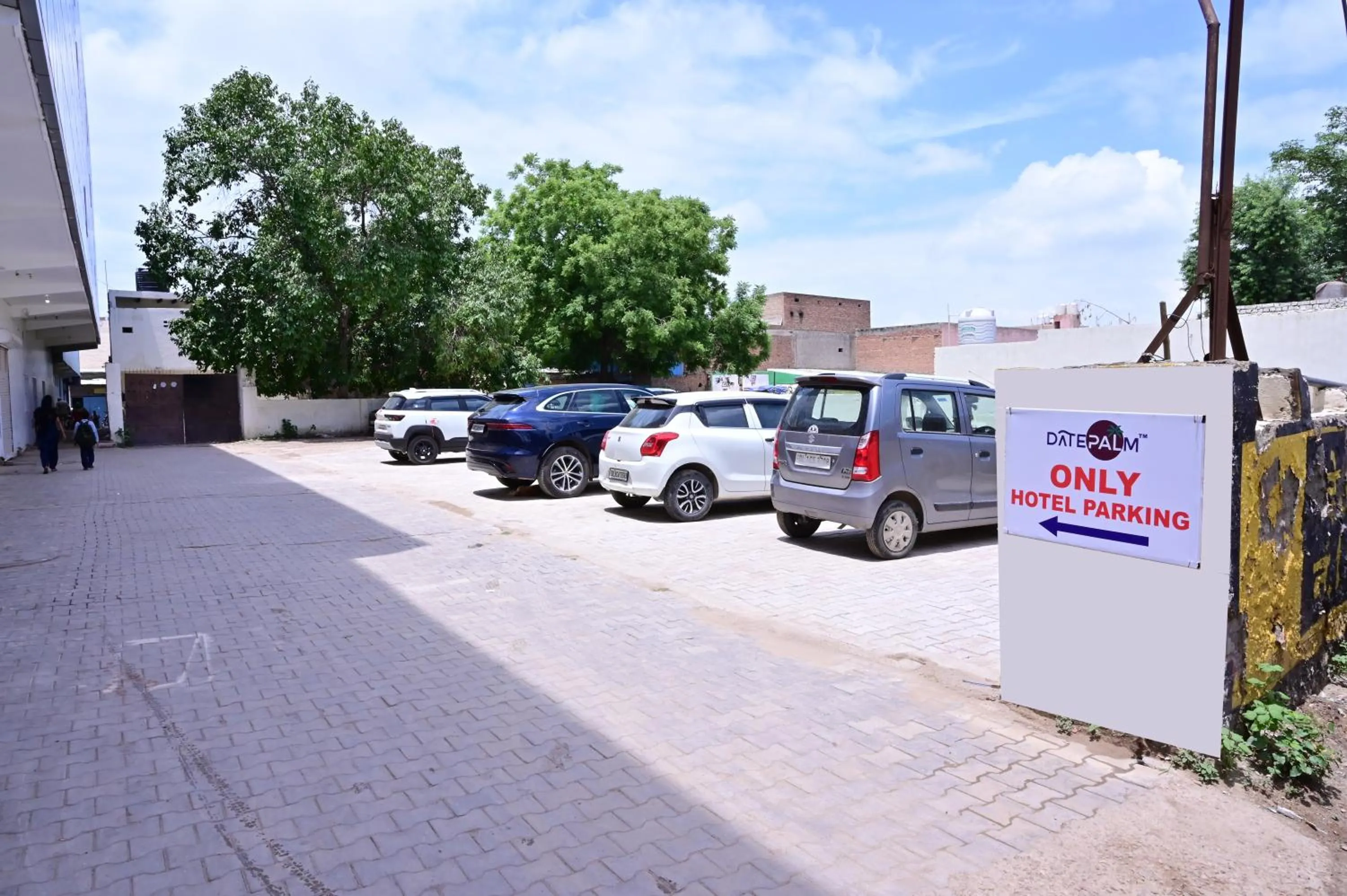 Parking in Date Palm Hotel