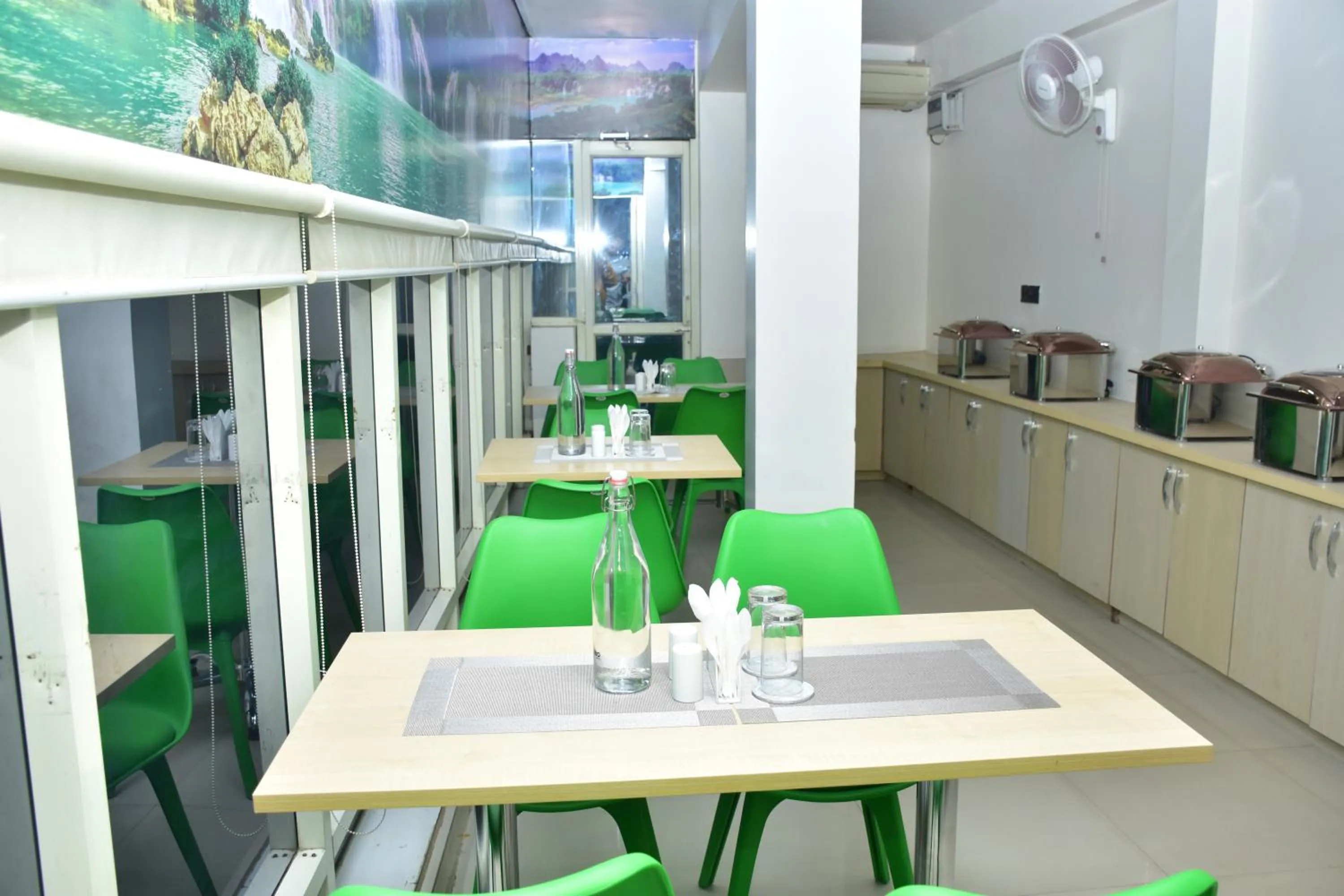 Restaurant/places to eat in Date Palm Hotel