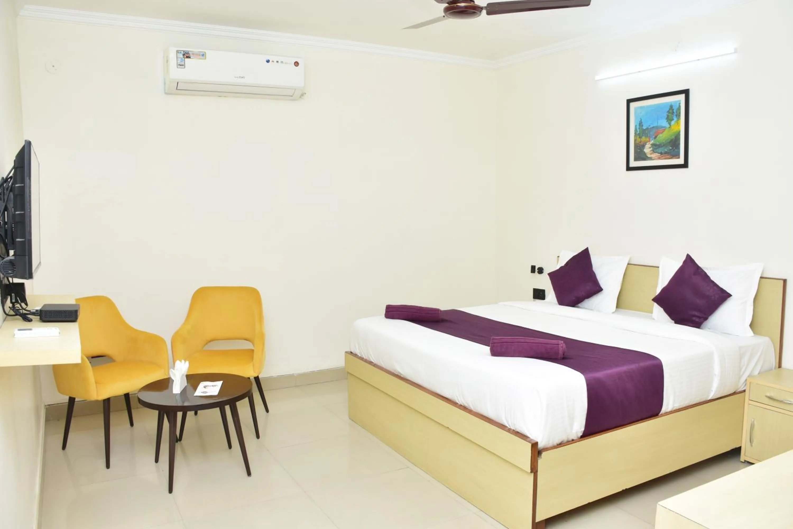 Bedroom, Bed in Date Palm Hotel