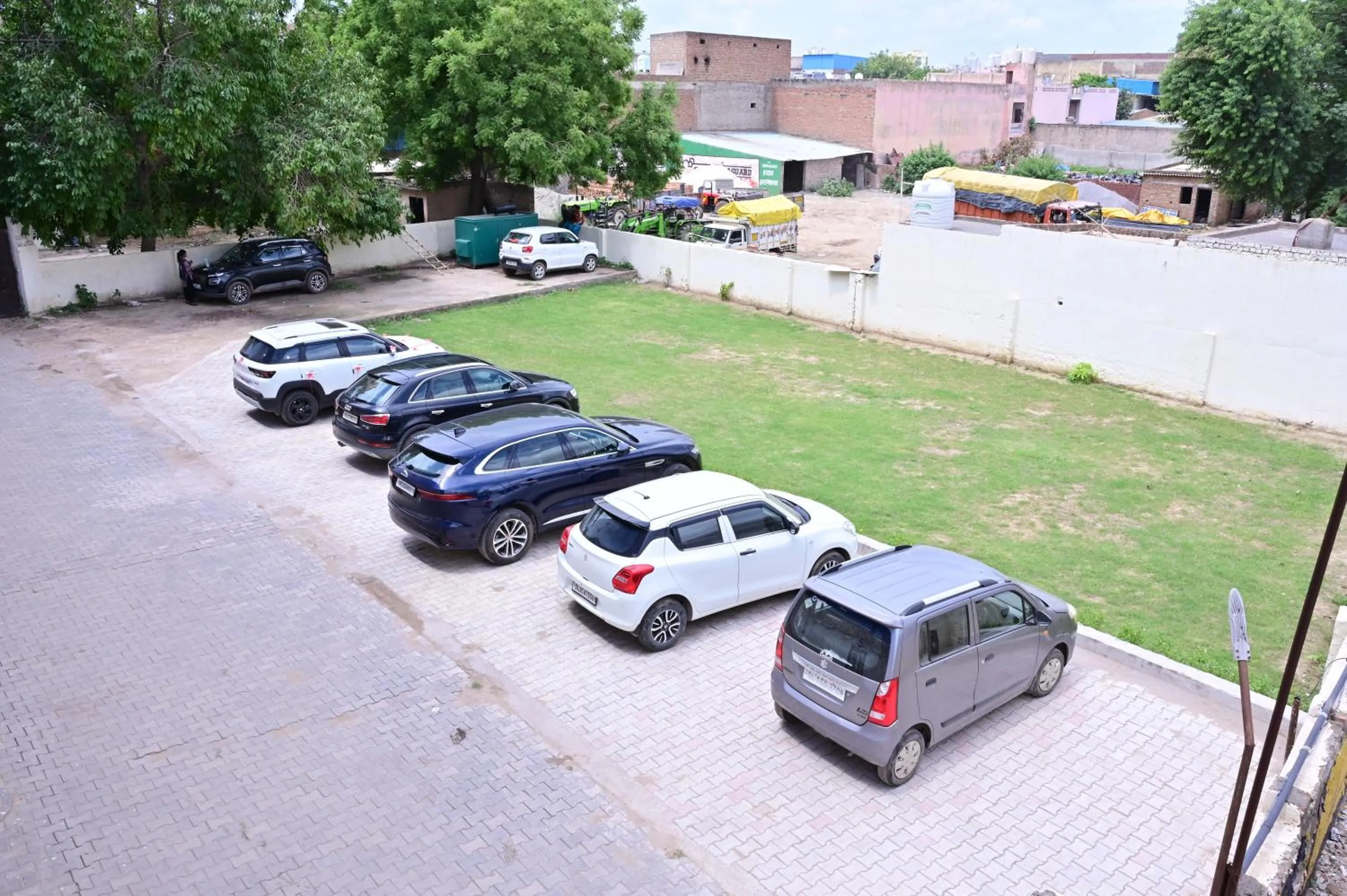 Parking in Date Palm Hotel