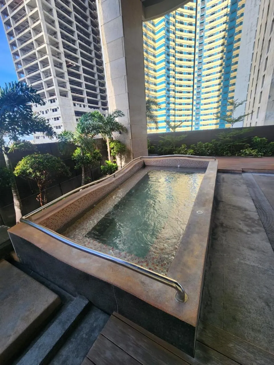 Nordic Rsquare Manila - with Pool Access