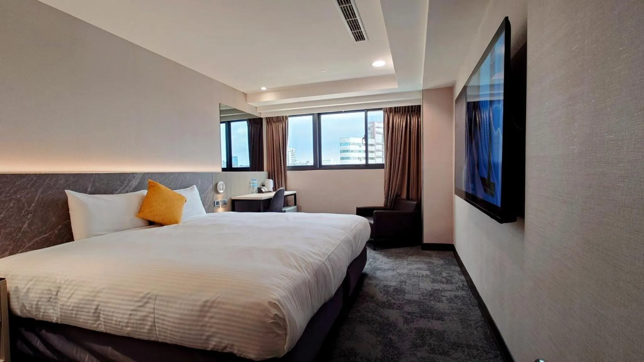 Bed in Hub Hotel Taichung Wenxin
