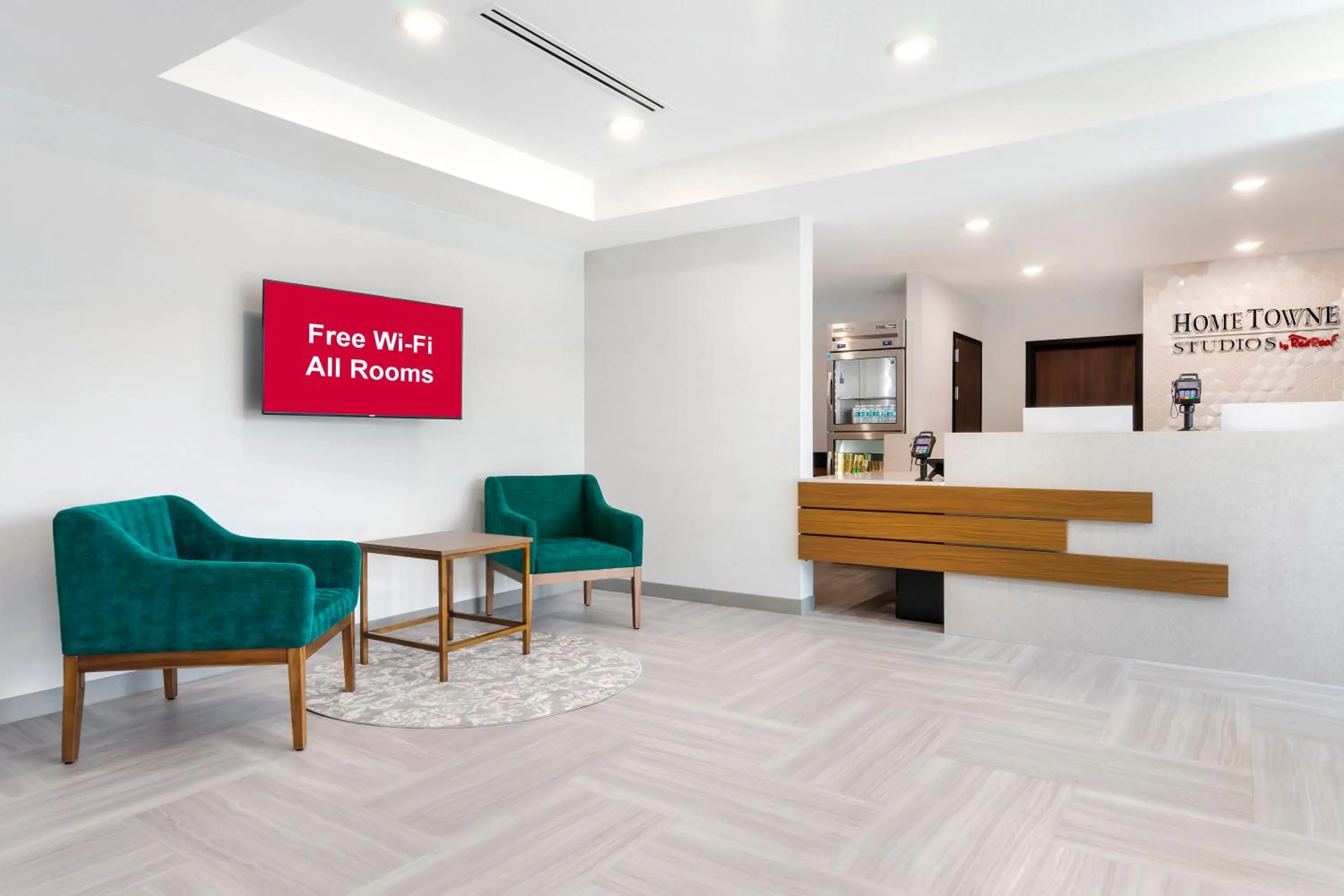Lobby or reception in HomeTowne Studios by Red Roof Tampa - Airport