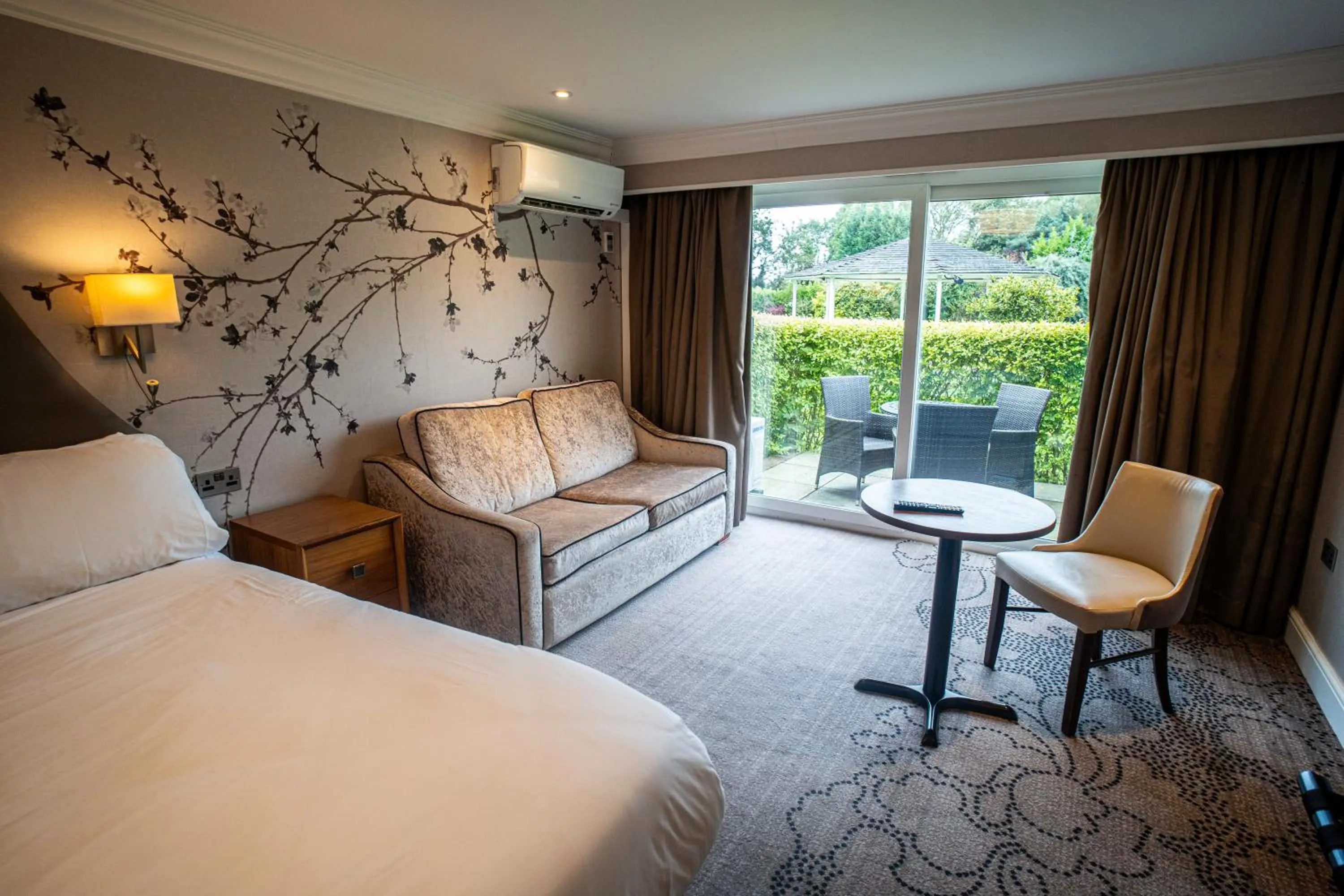 Bedroom, Bed in Park Hall Hotel and Spa Wolverhampton