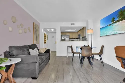 Serene Cozy Retreat with Balcony Free Parking