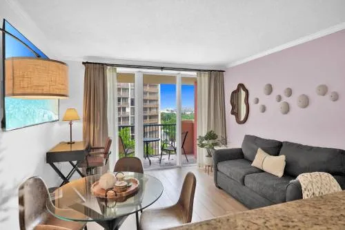 Serene Cozy Retreat with Balcony Free Parking
