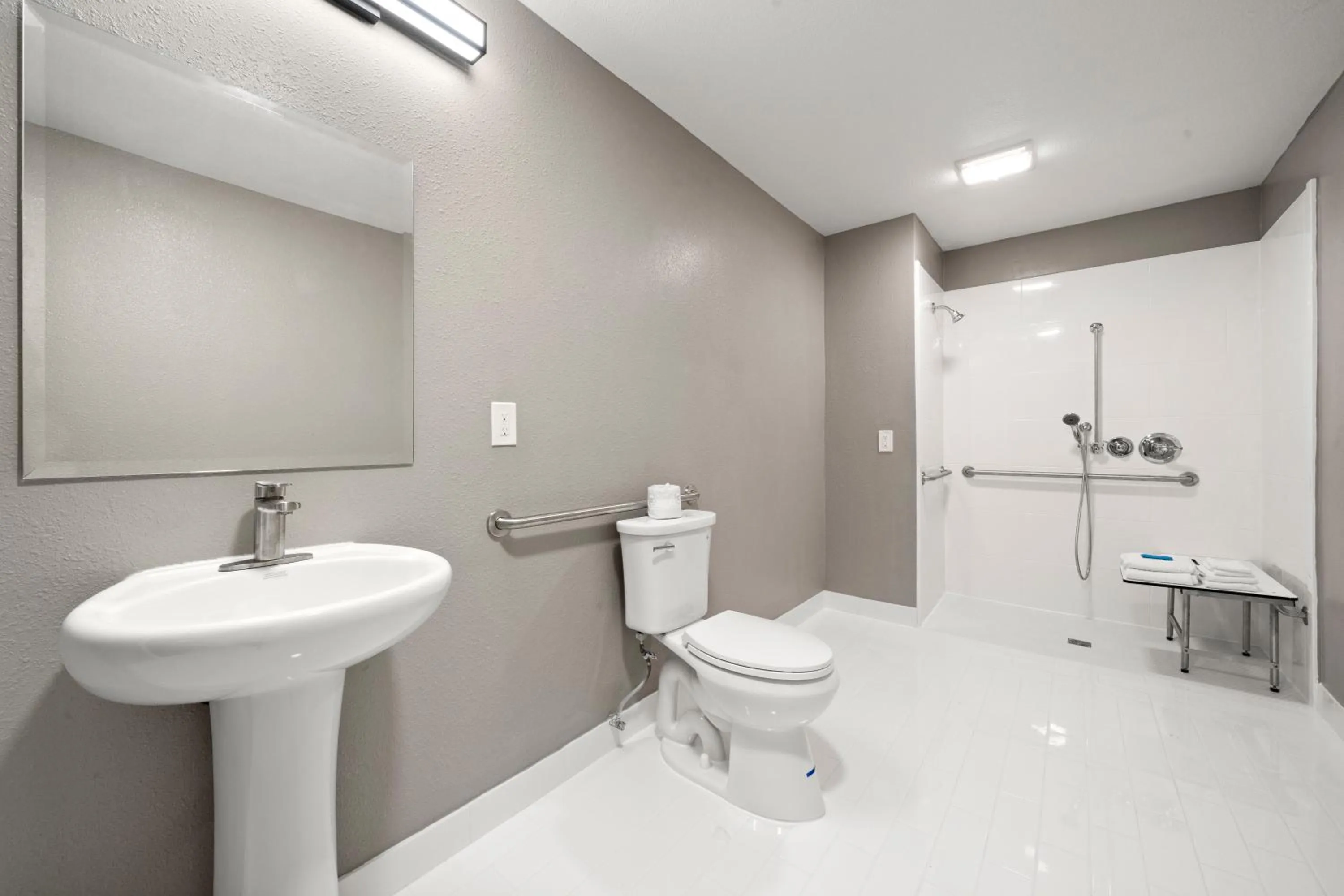 Shower in Efficiency Lodge Columbus