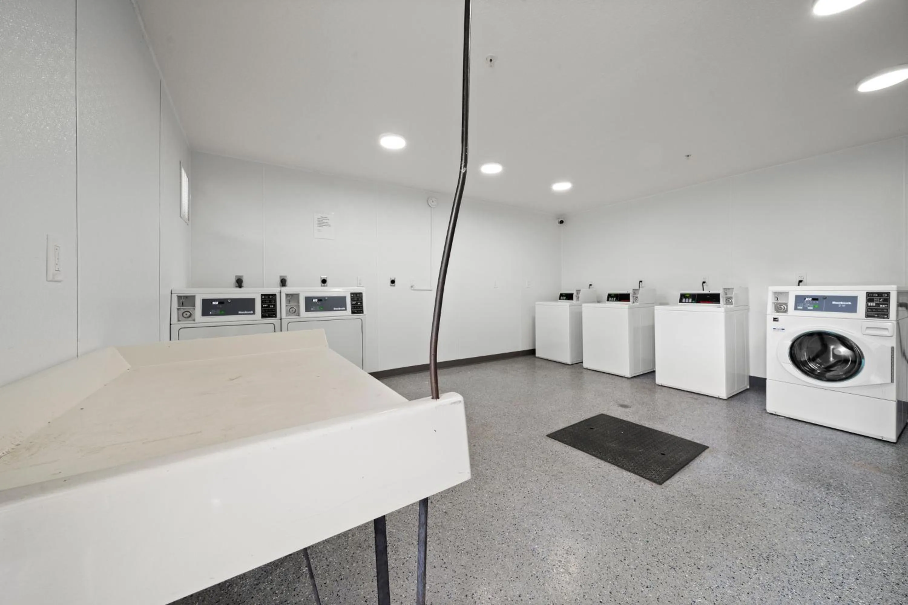 washing machine in Efficiency Lodge Columbus