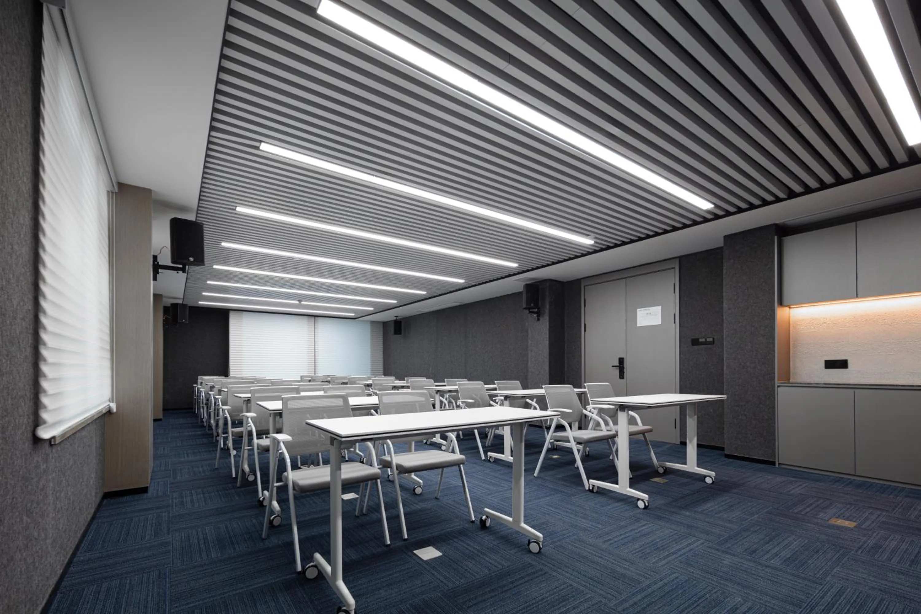Meeting/conference room in Atour Light Hotel Dongguan Songshan Lake University Town