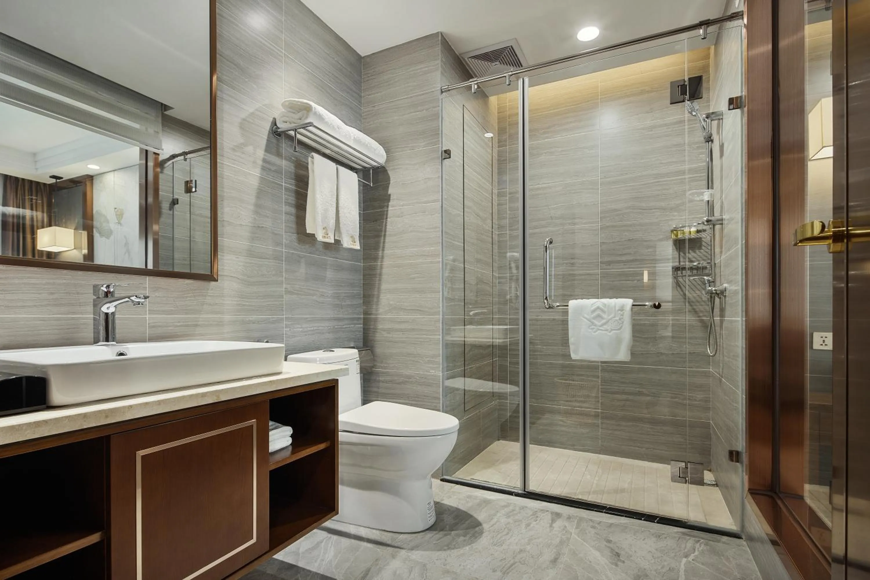 Shower in Rose Garden International Hotel