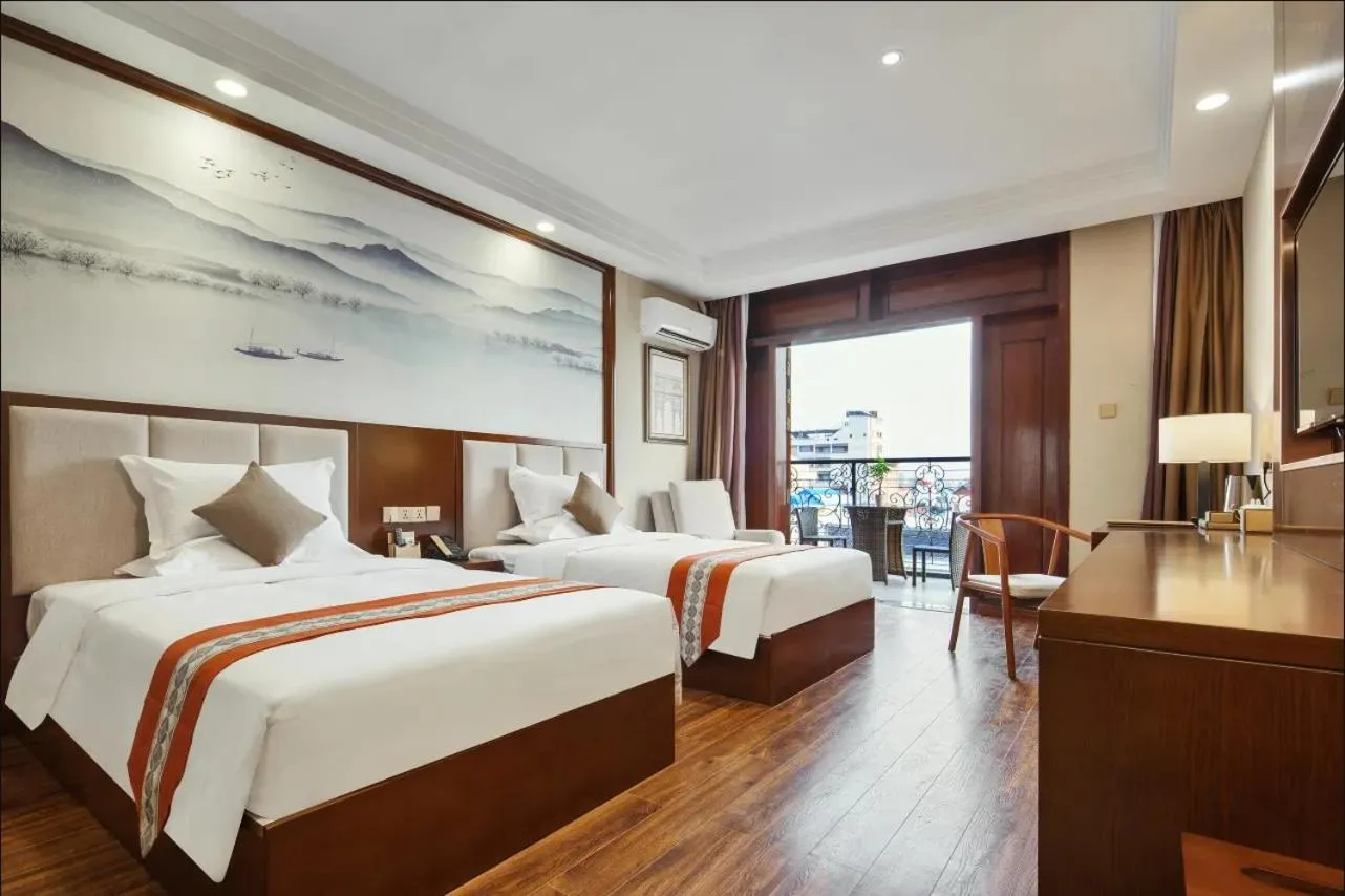 Superior Twin Room in Rose Garden International Hotel