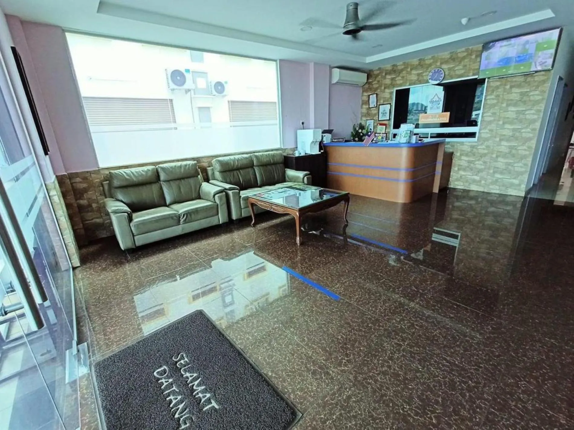 Seating area in Lavender Riverside Hotel